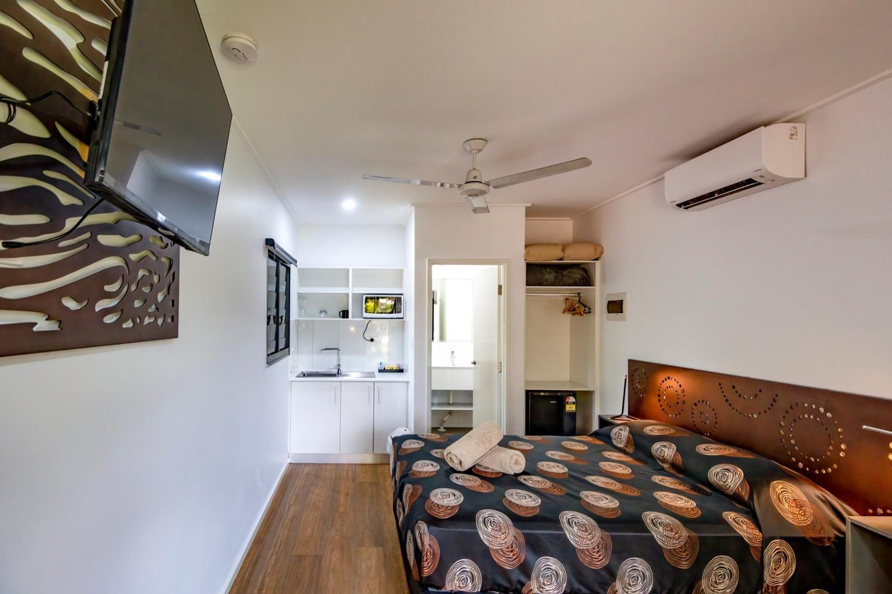 Queen Room with Garden View - Photo 1