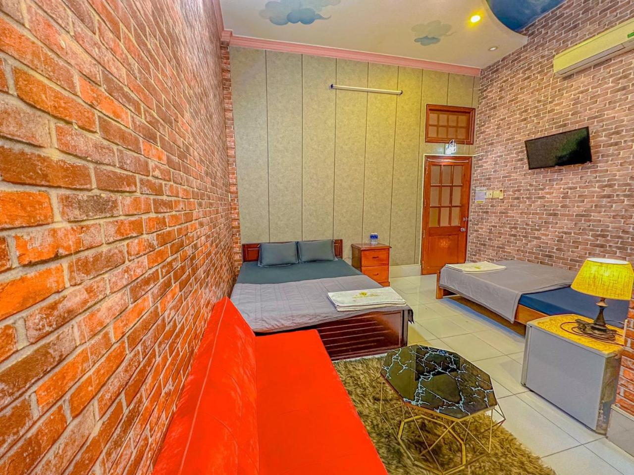 Economy Quadruple Room With Shared Bathroom photo 2