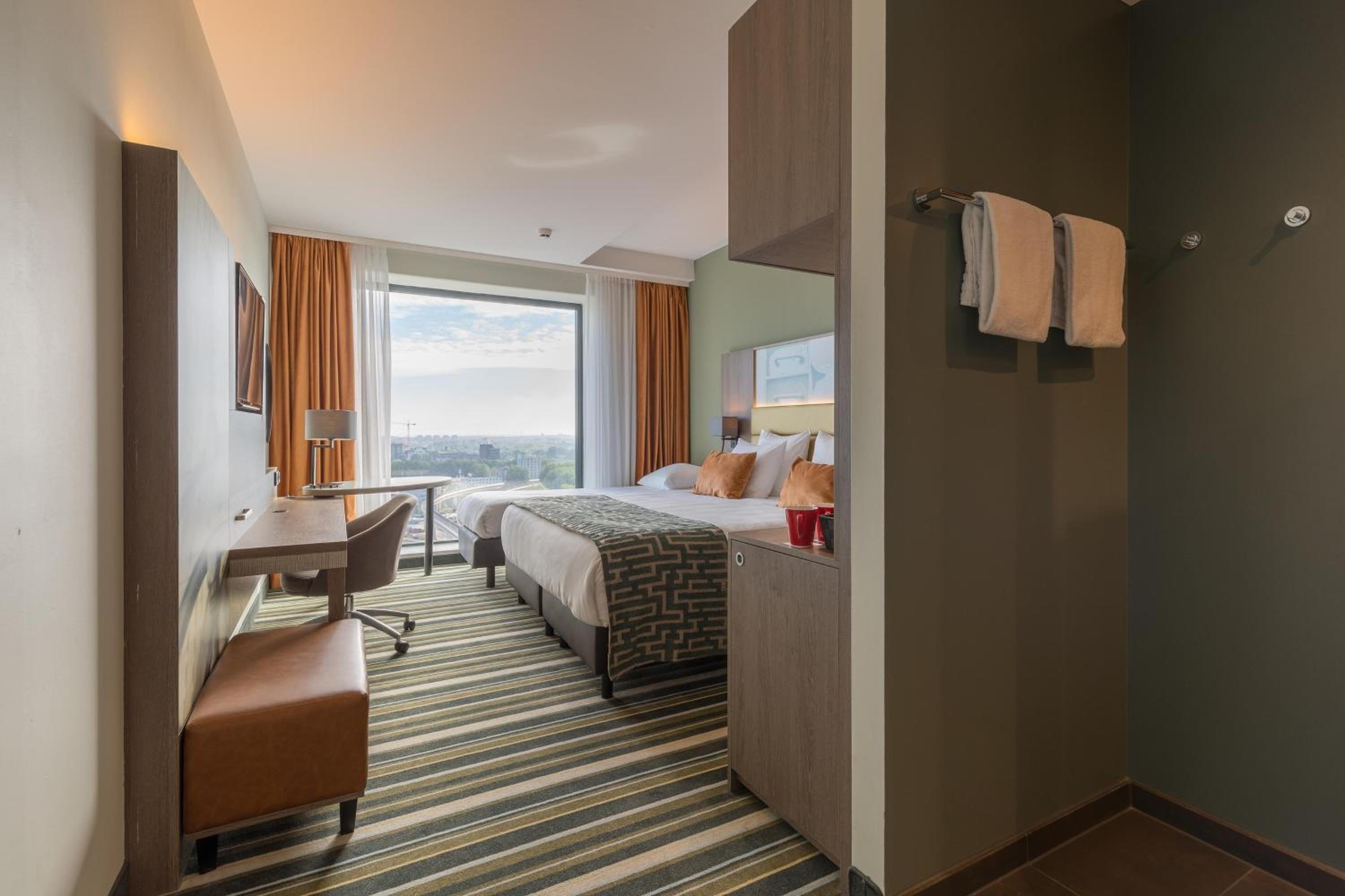 Deluxe Room 1 King Bed 1 Single Bed Upper Floors photo 1