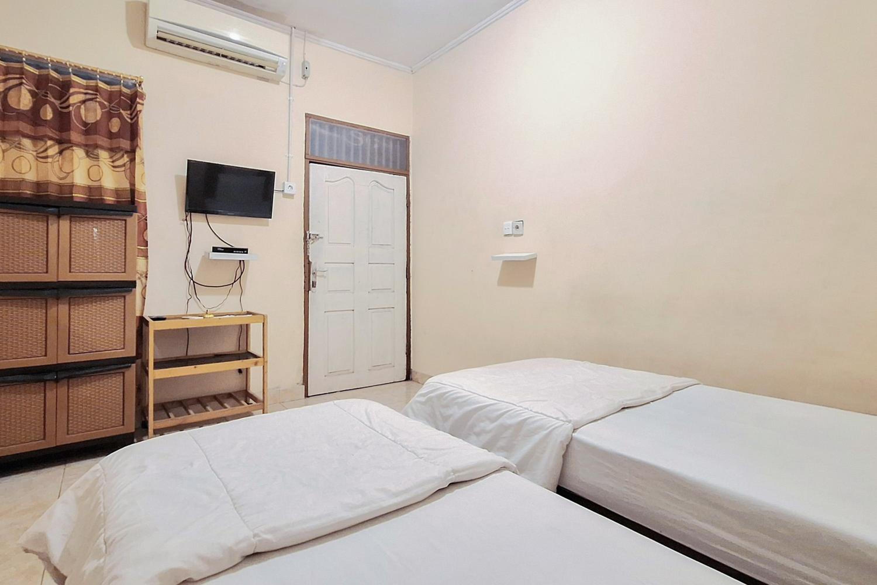 Standard Twin Room - Photo 4