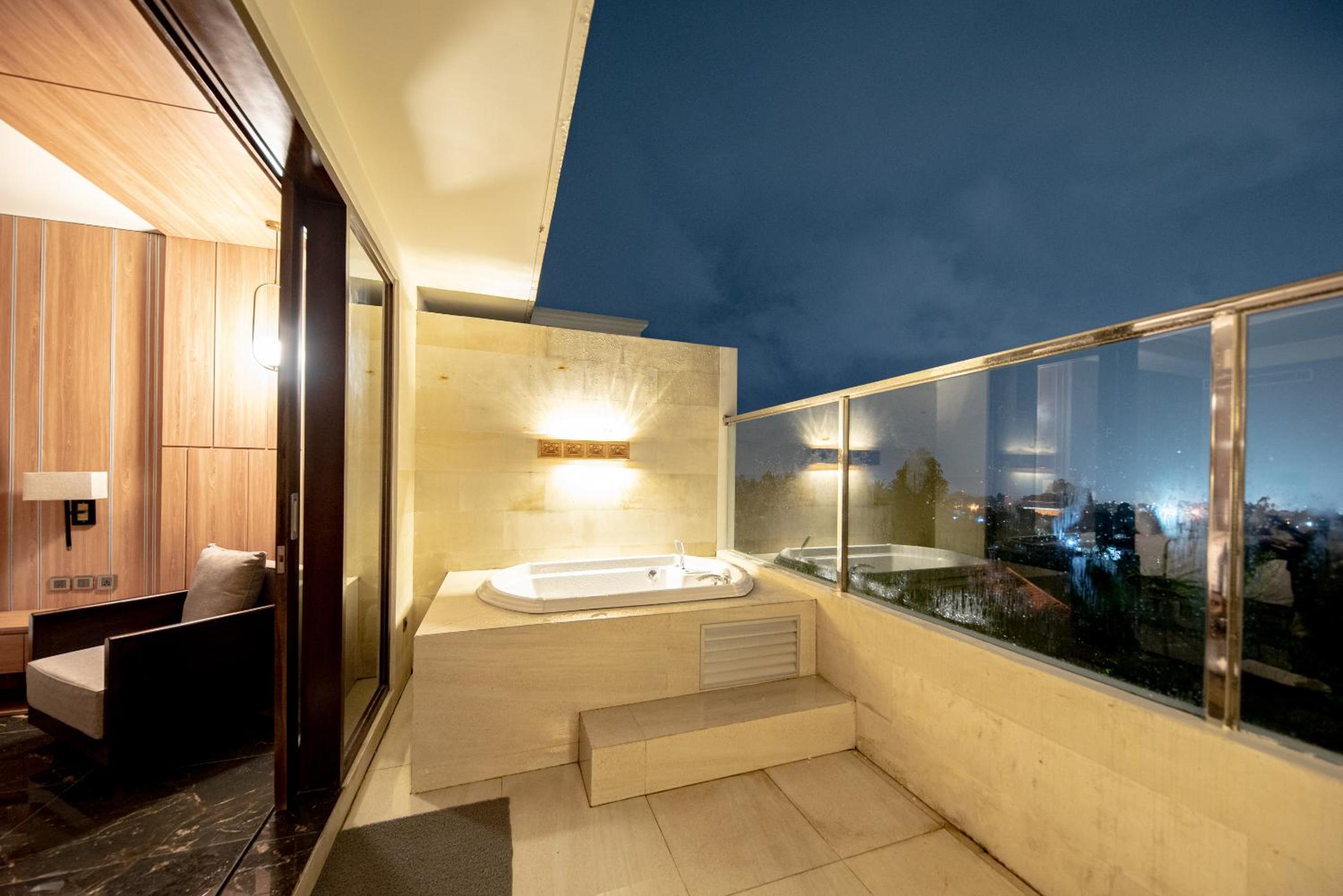Suite - Photo 4