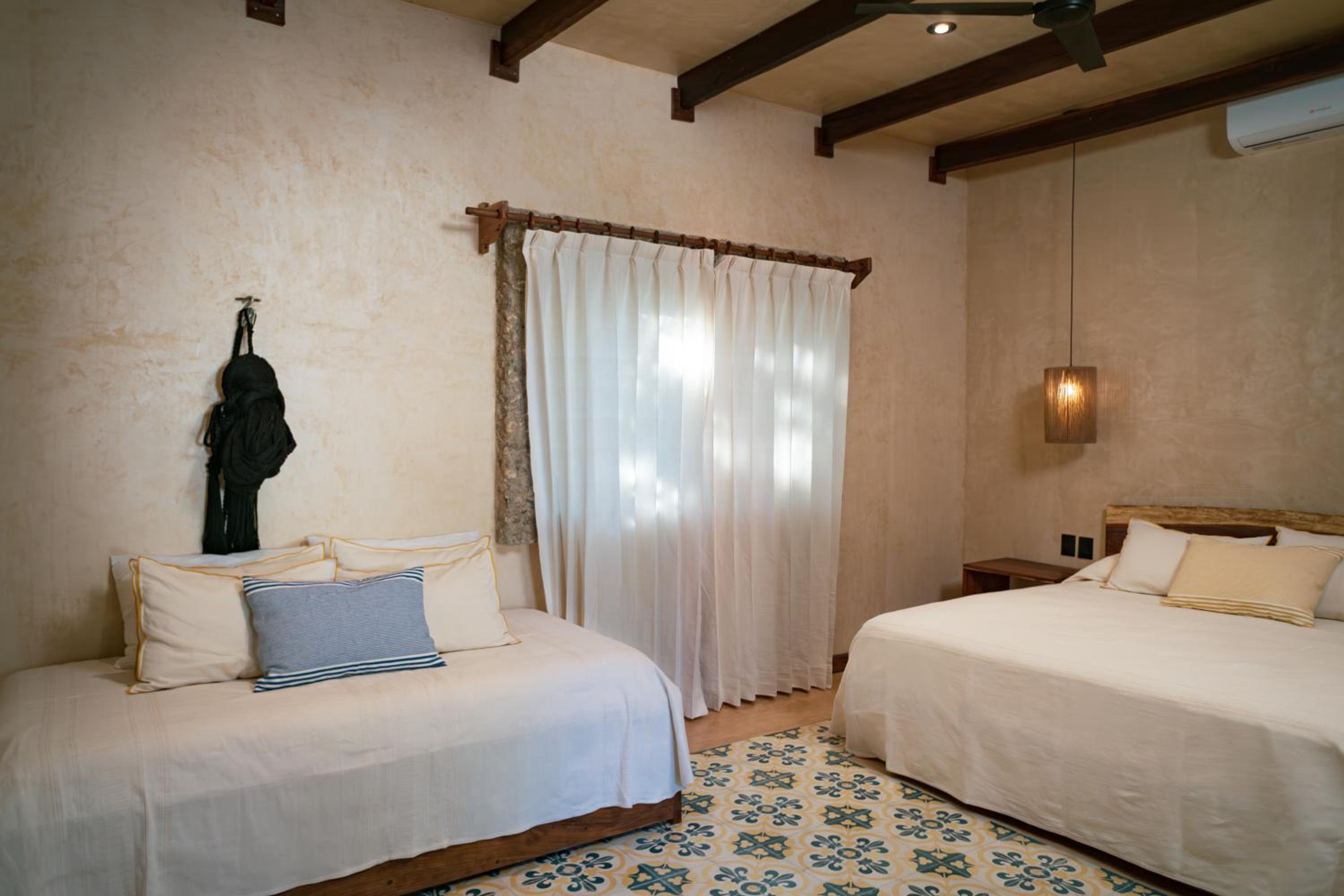 Deluxe Family Room - Photo 2