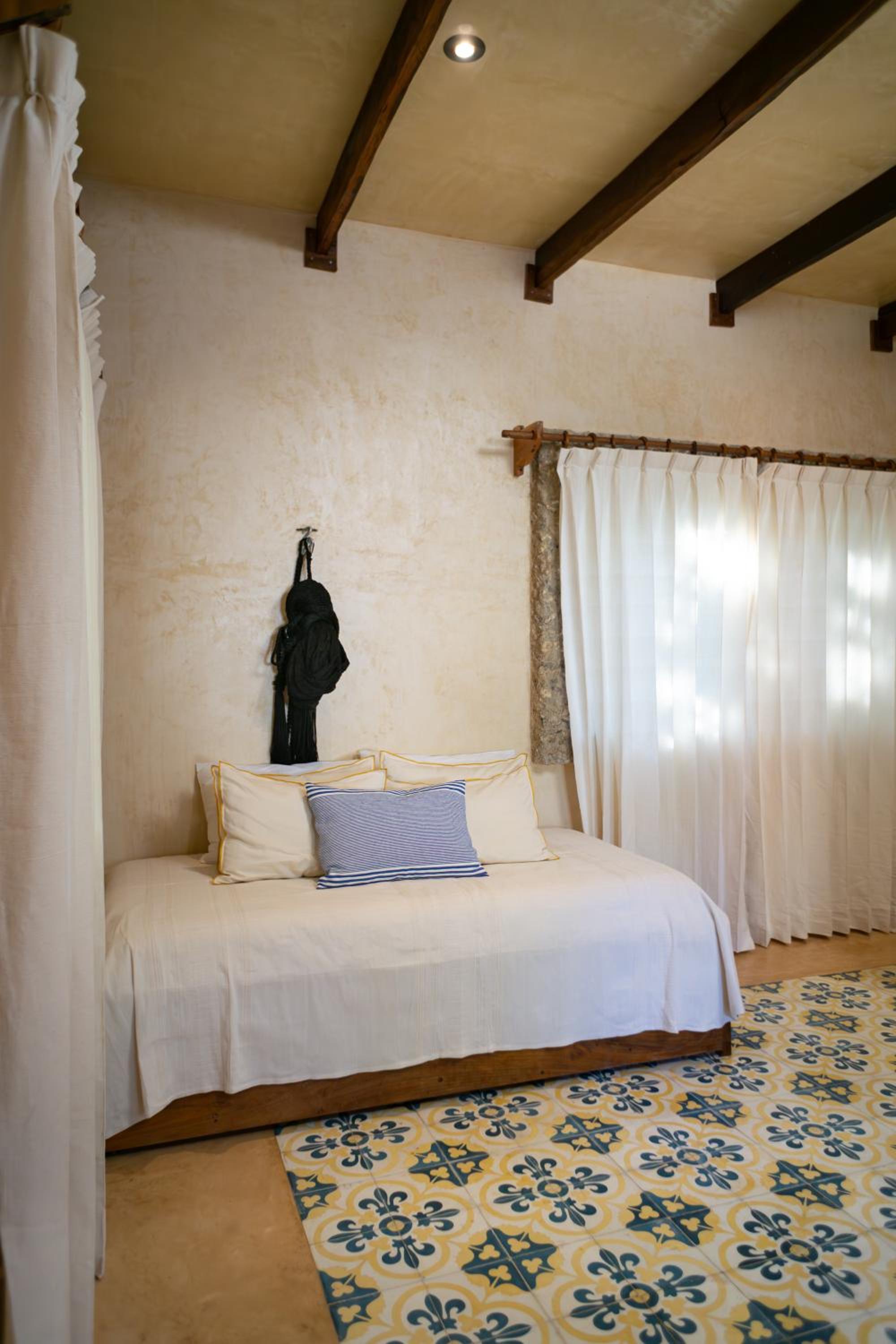 Deluxe Family Room - Photo 11