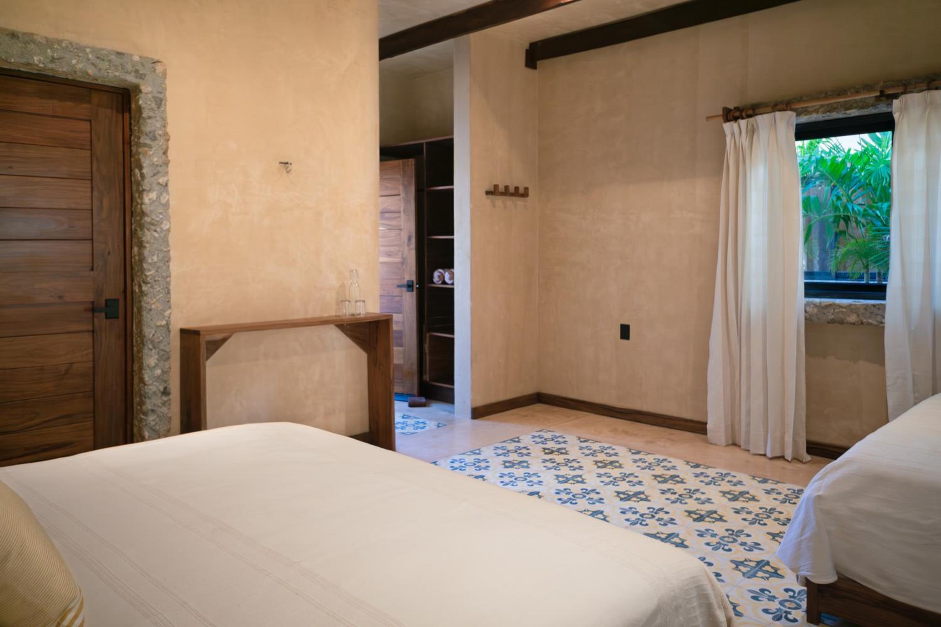 Deluxe Family Room - Photo 12