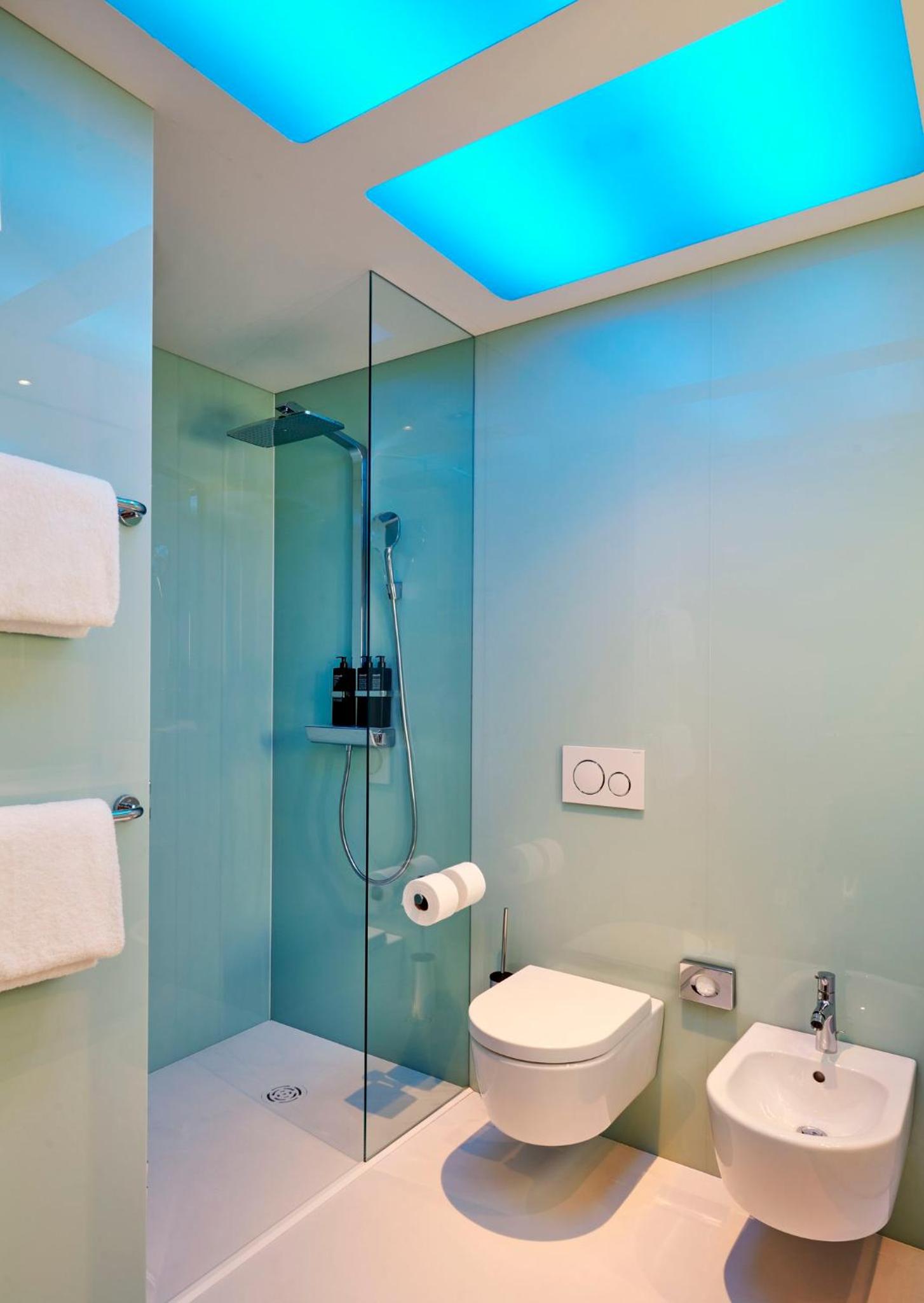 Single Room thumbnail 6
