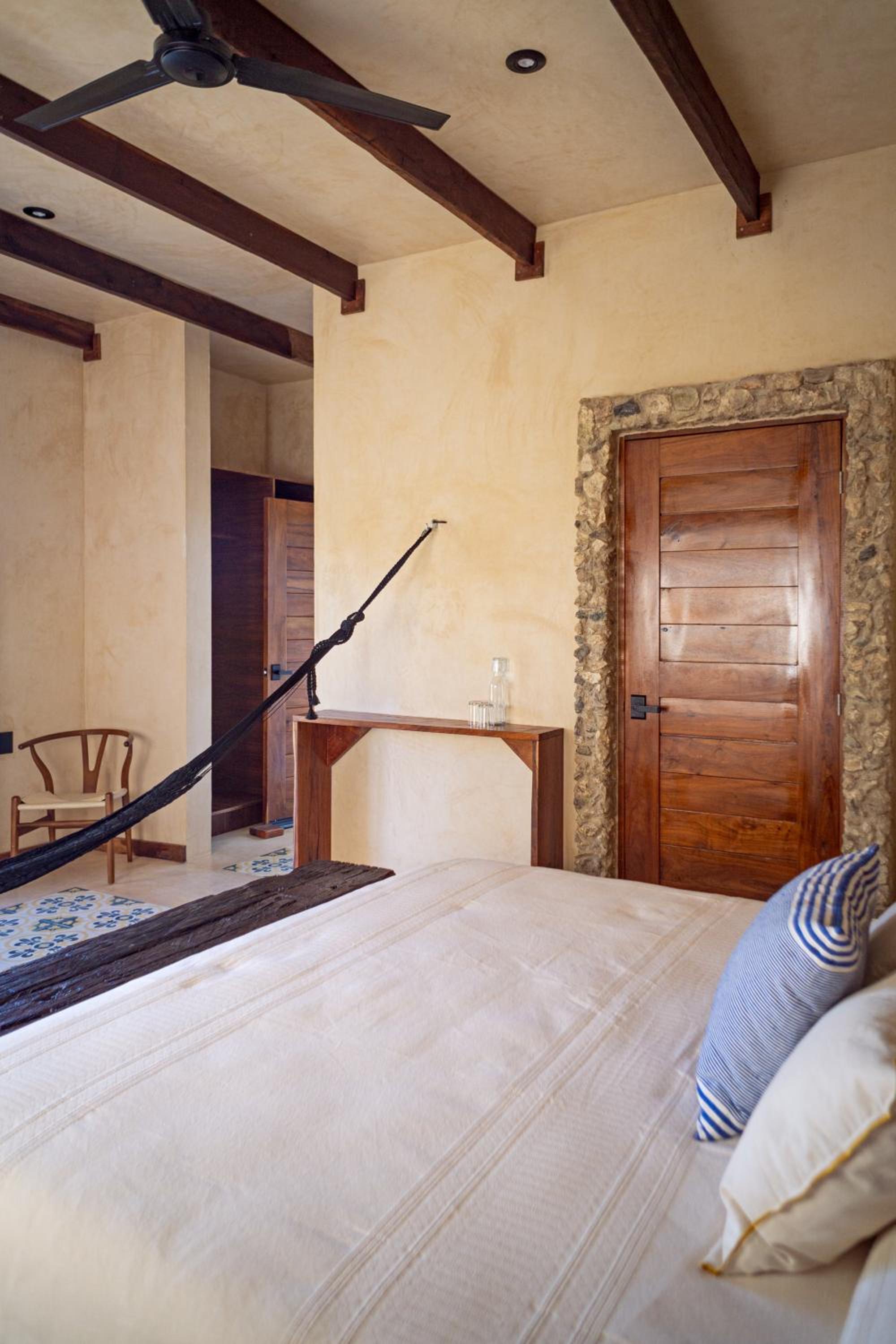 Suite - Photo 8