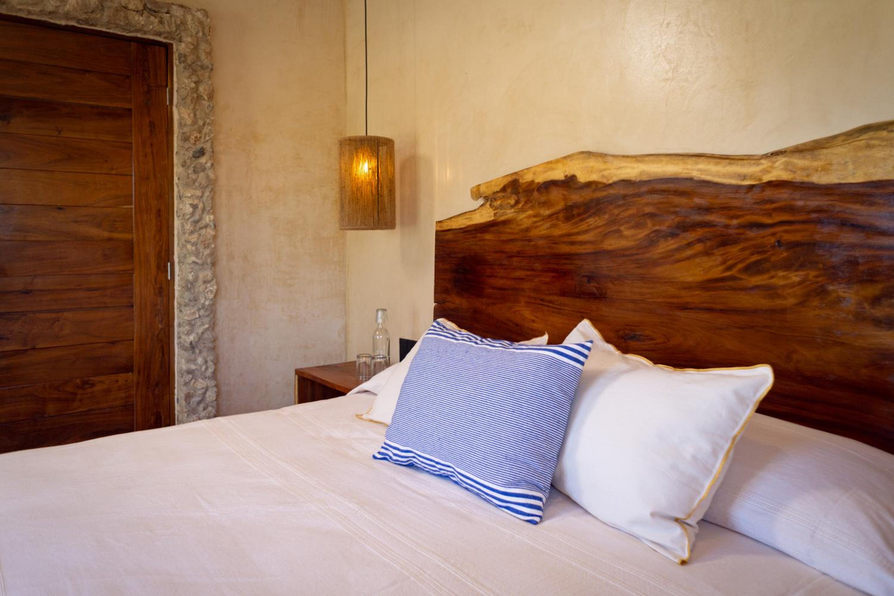 Suite - Photo 10