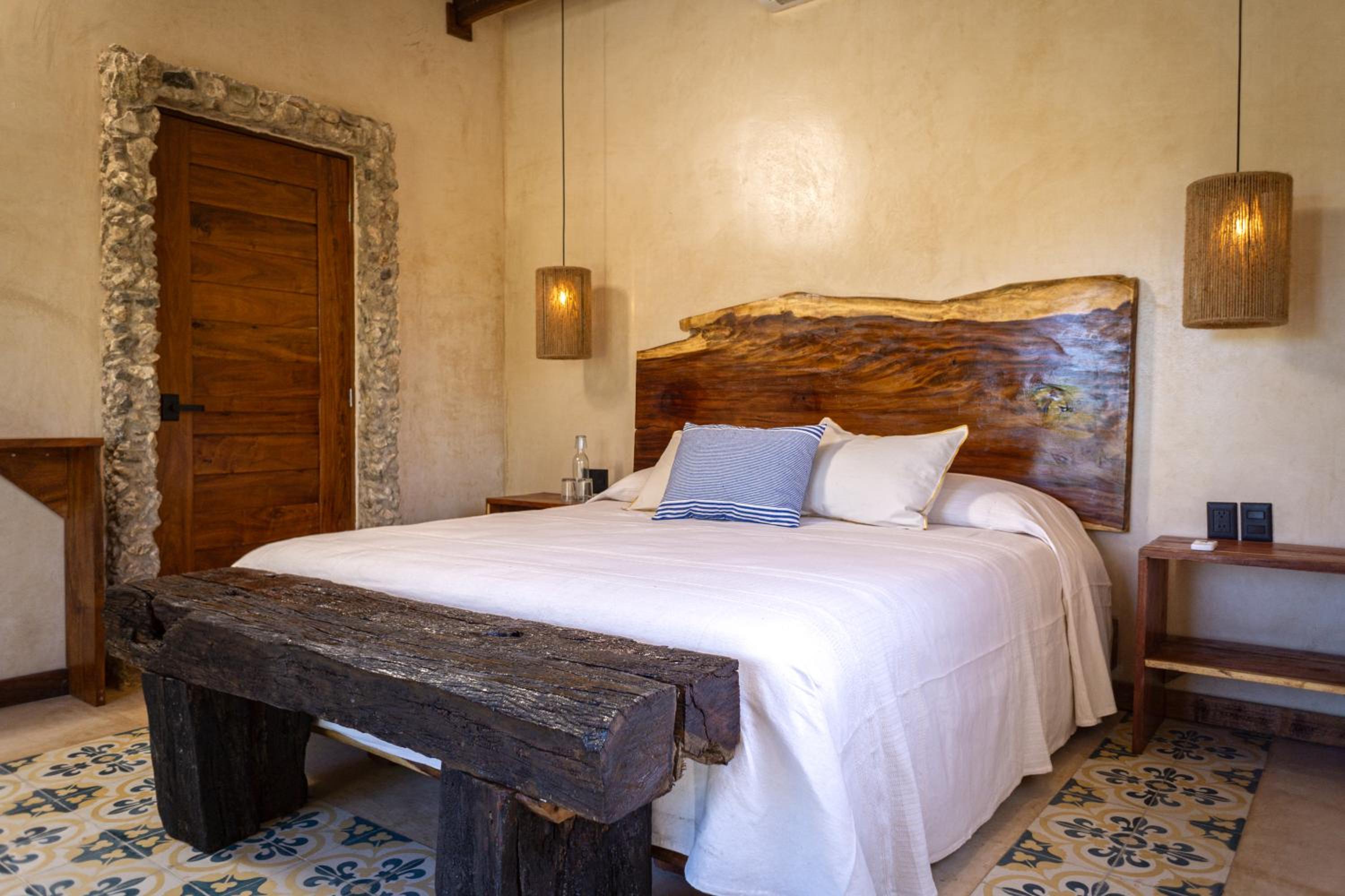 Suite - Photo 1