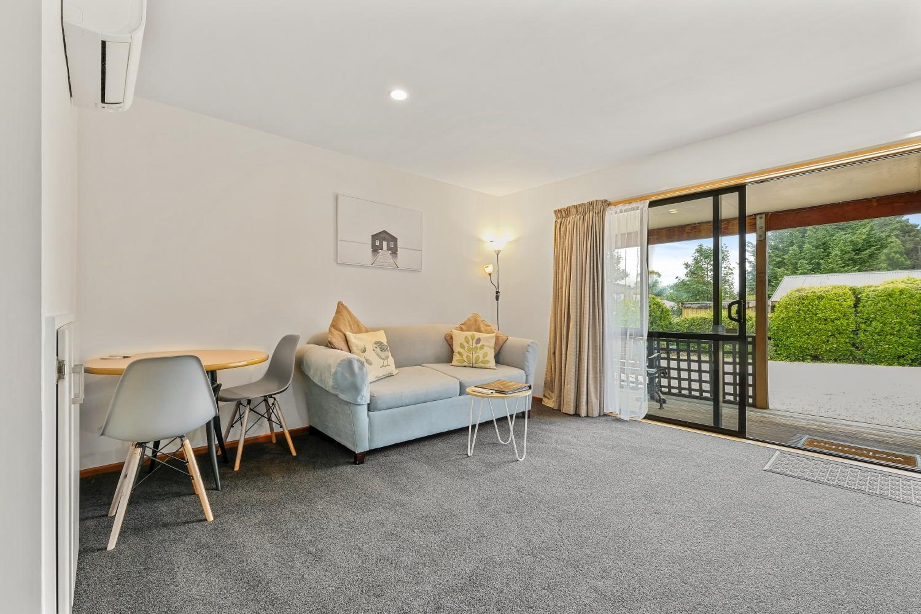 One-Bedroom Apartment - Mobility Access photo 1