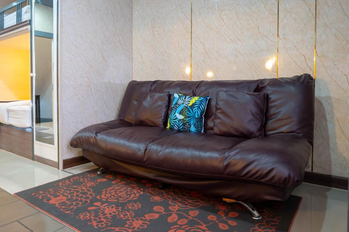 Family Room with Balcony photo 3