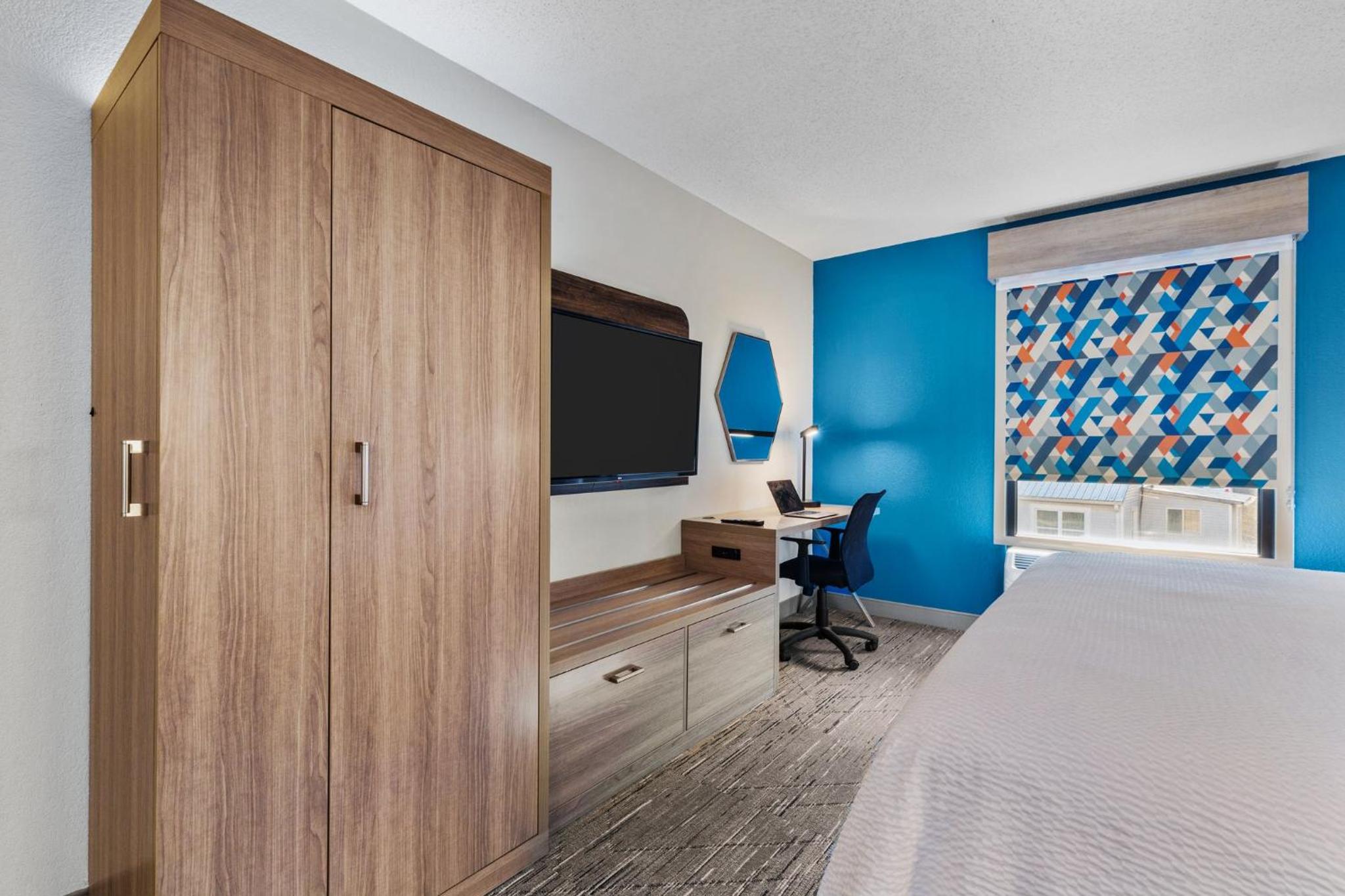 Standard King Room - Photo 6