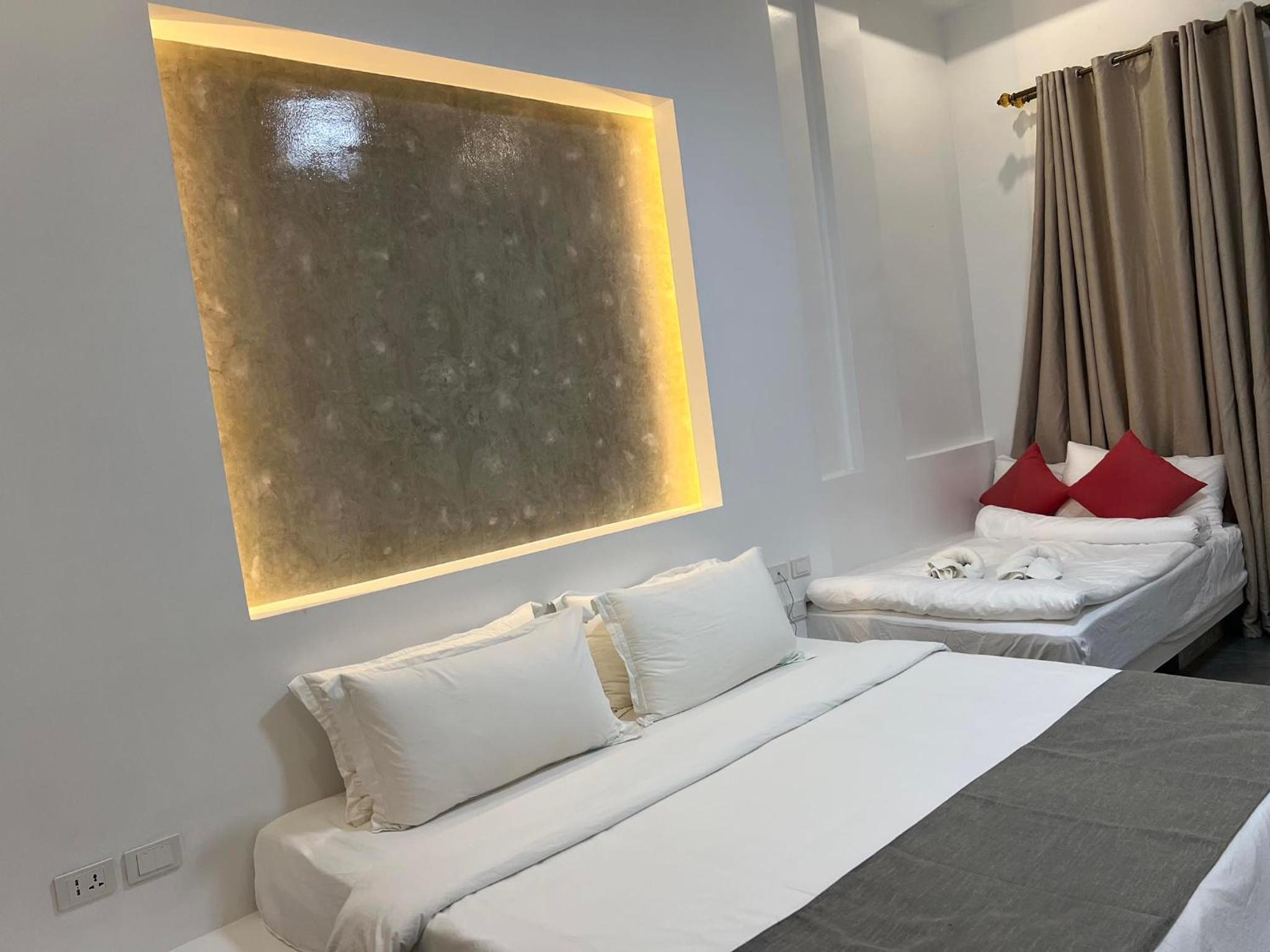 Family Room with Terrace - Photo 3