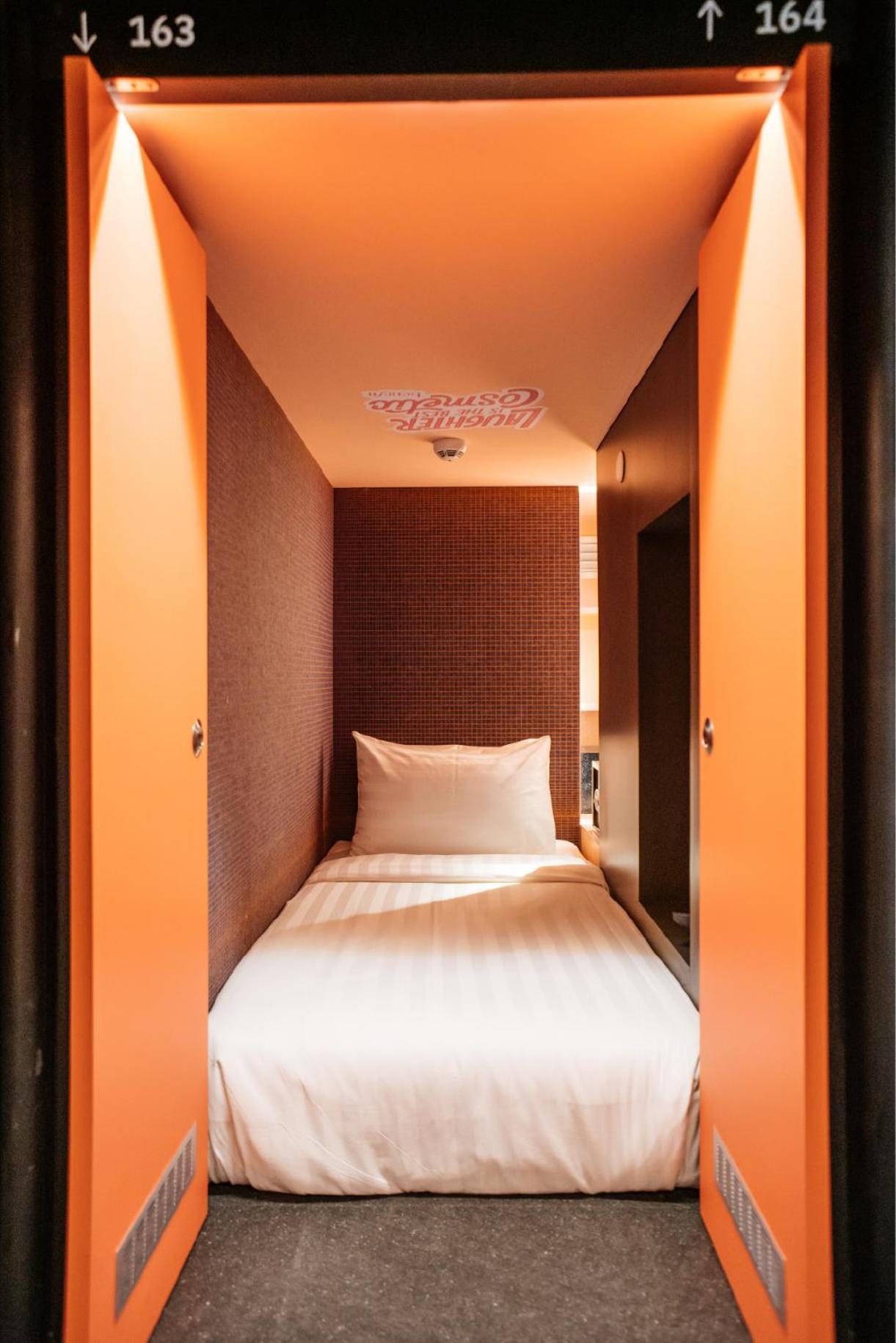 Capsule Female (Check-In between 0800 - 1900 (12 hours stay) photo 3