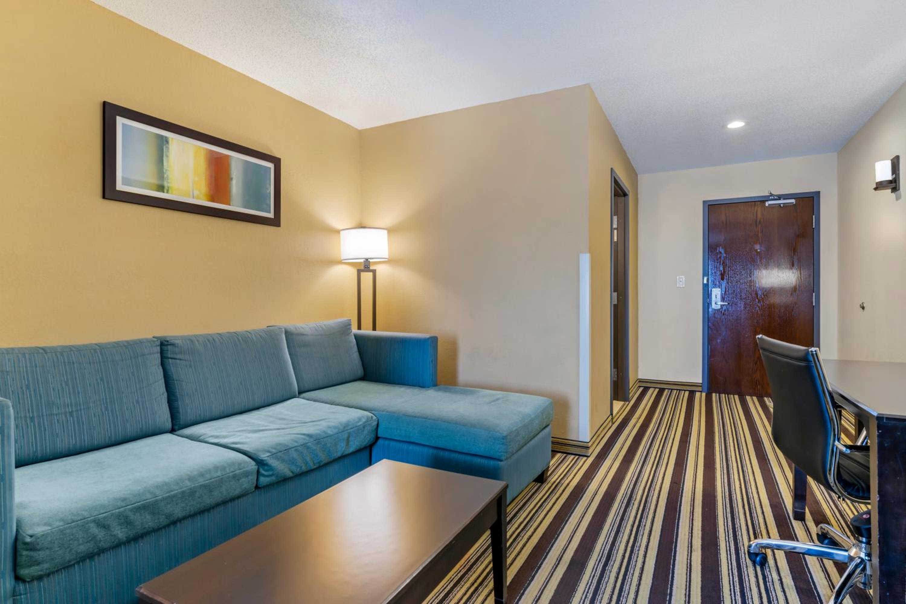 King Suite - Non Smoking photo 3