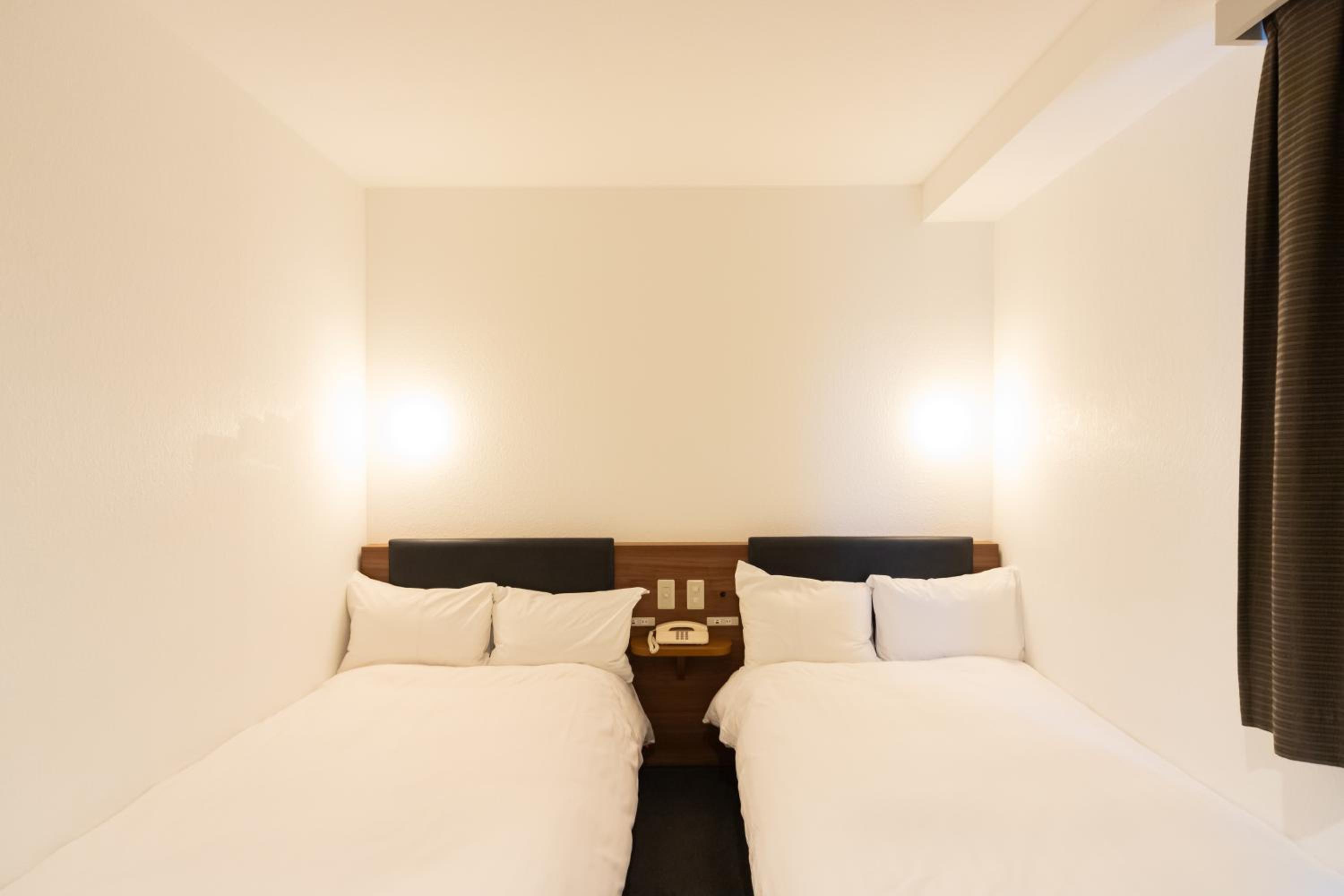Twin Room with Bathroom photo 3