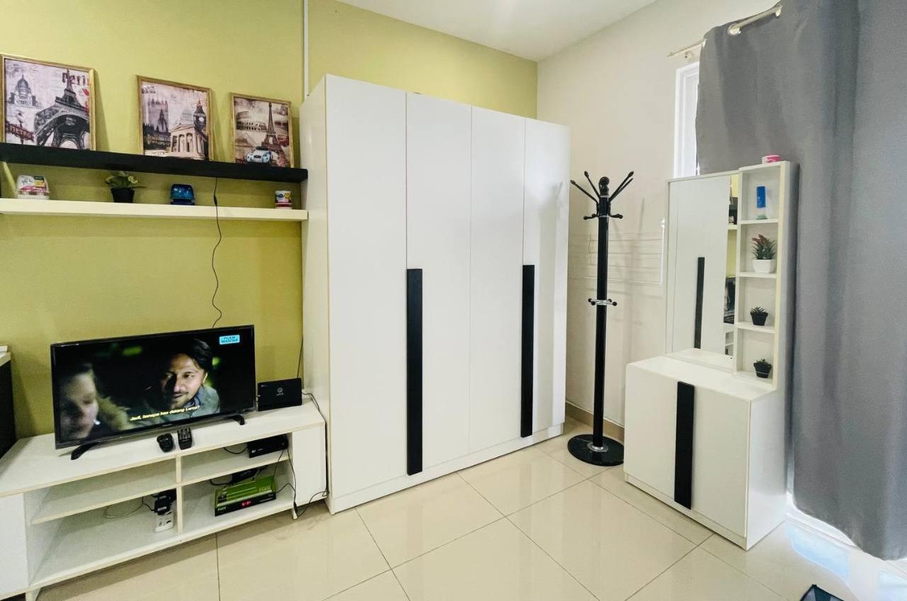 Studio with Balcony photo 3