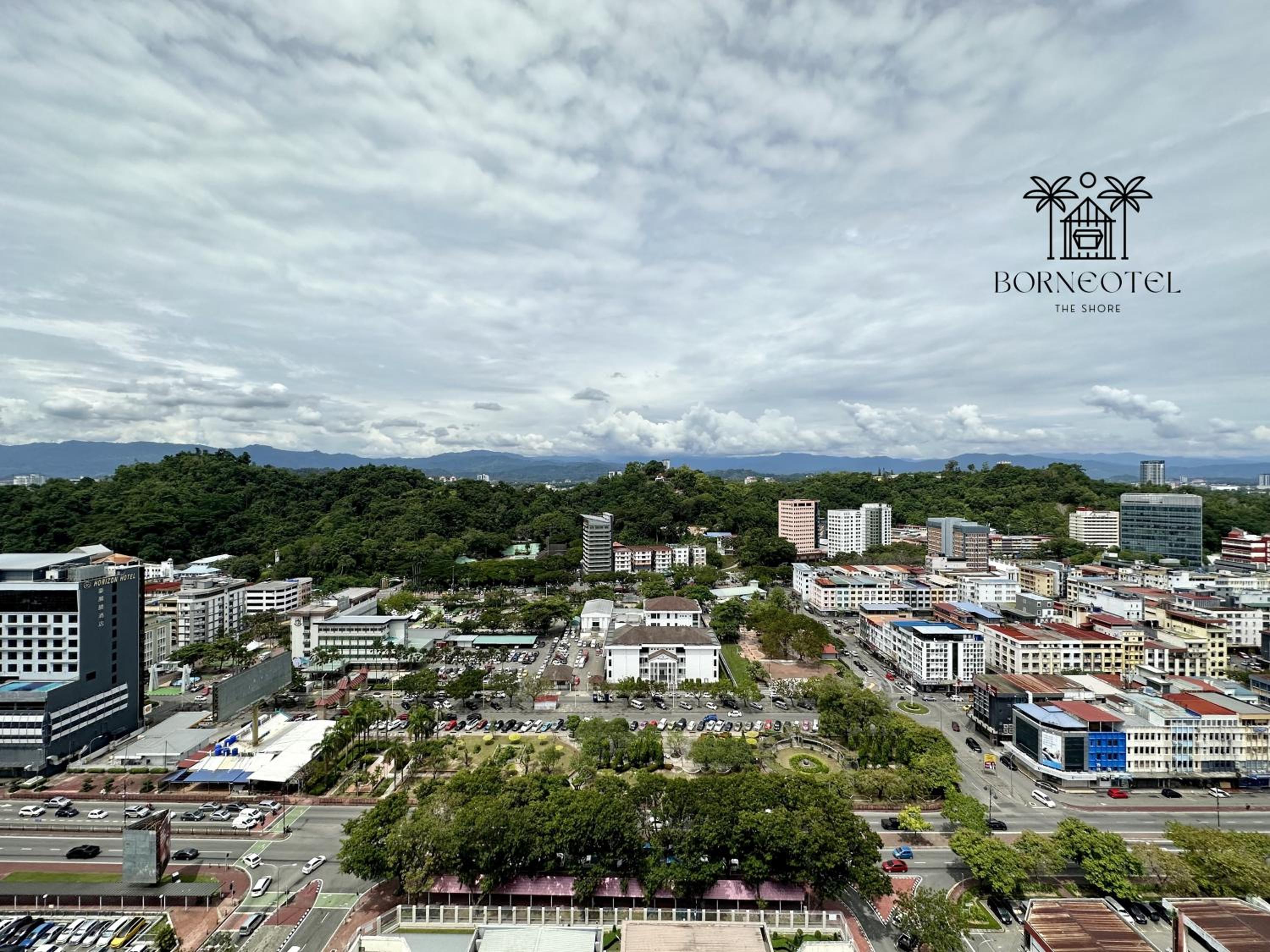 Studio with City View - Photo 7