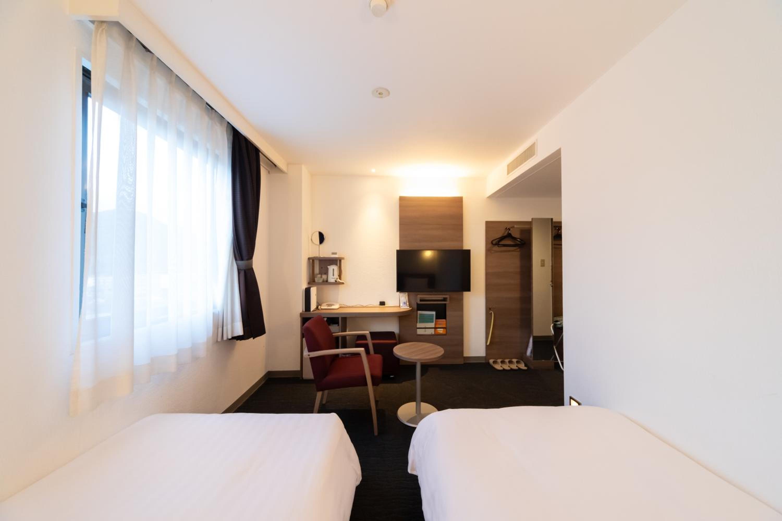 Standard Twin Room - Photo 4