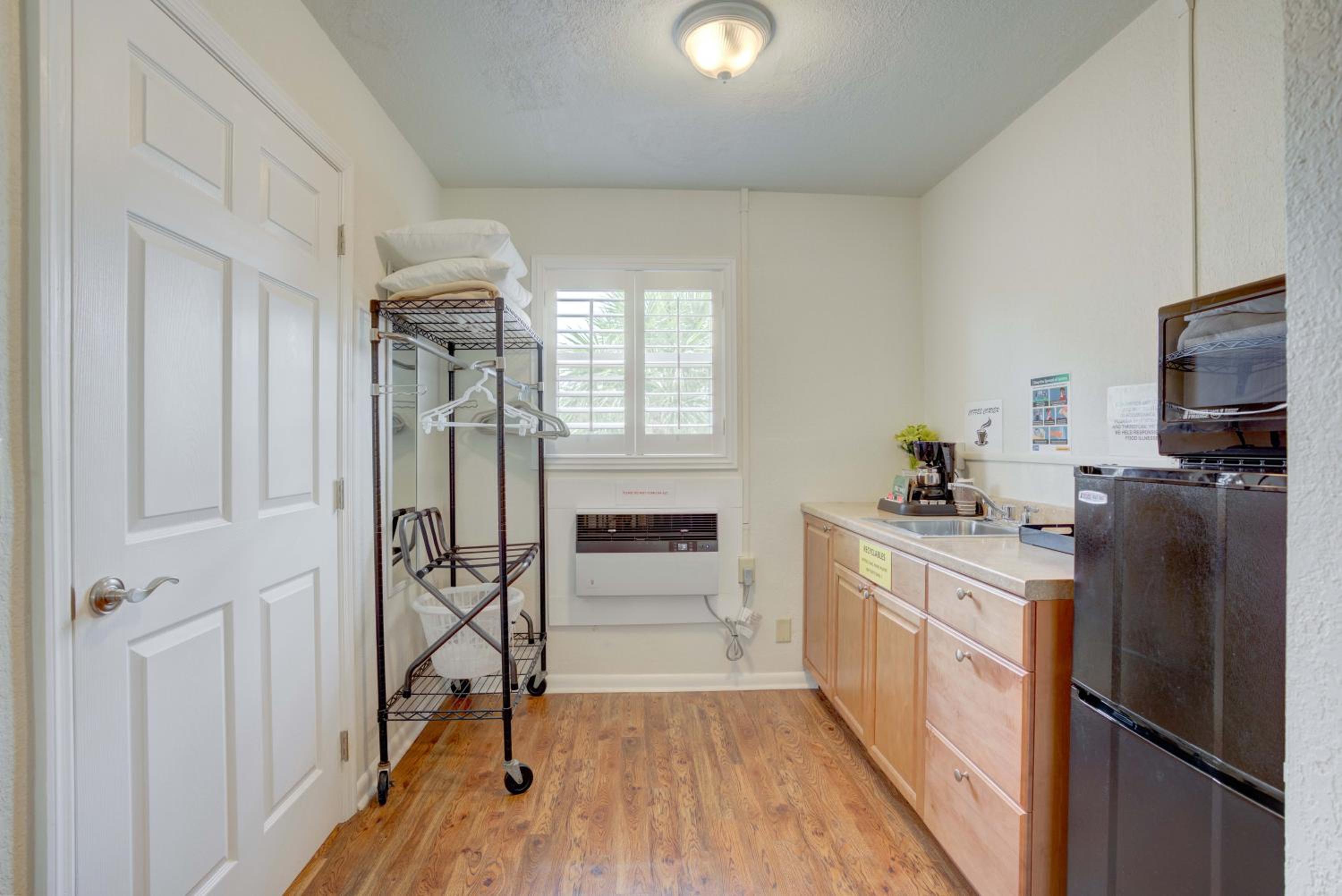 Budget Double Room photo 3