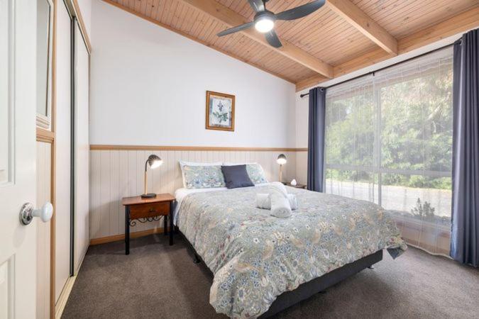 Deluxe Two-Bedroom Cottage with Spa Bath photo 2