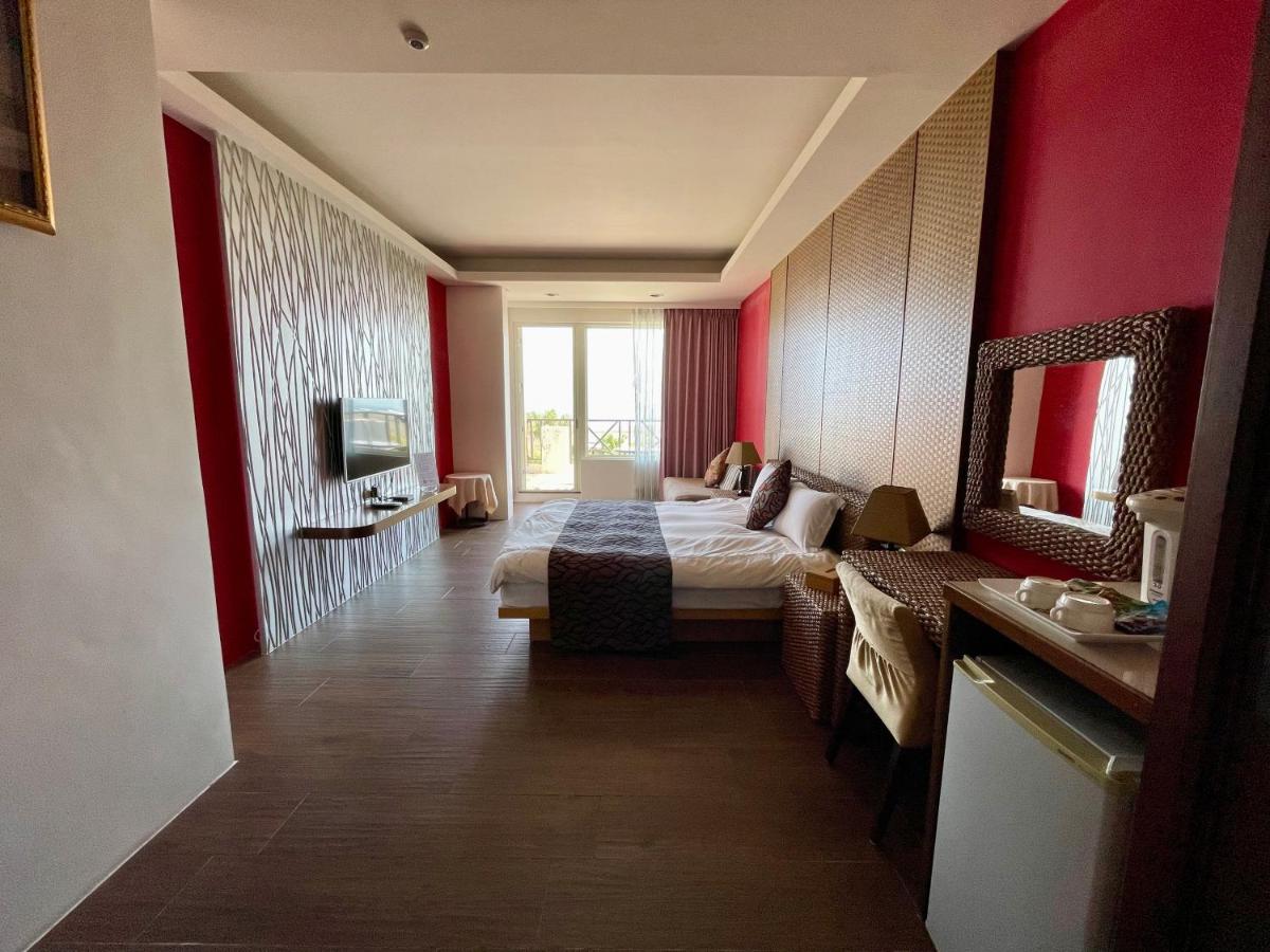 Deluxe Double Room with Balcony and Sea View photo 2