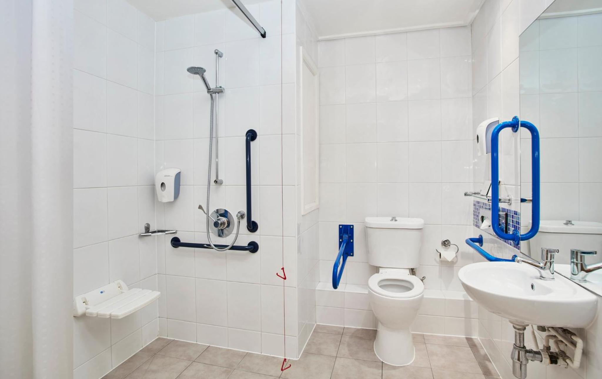 Standard Double Room with Free Hot Breakfast - Accessible photo 2