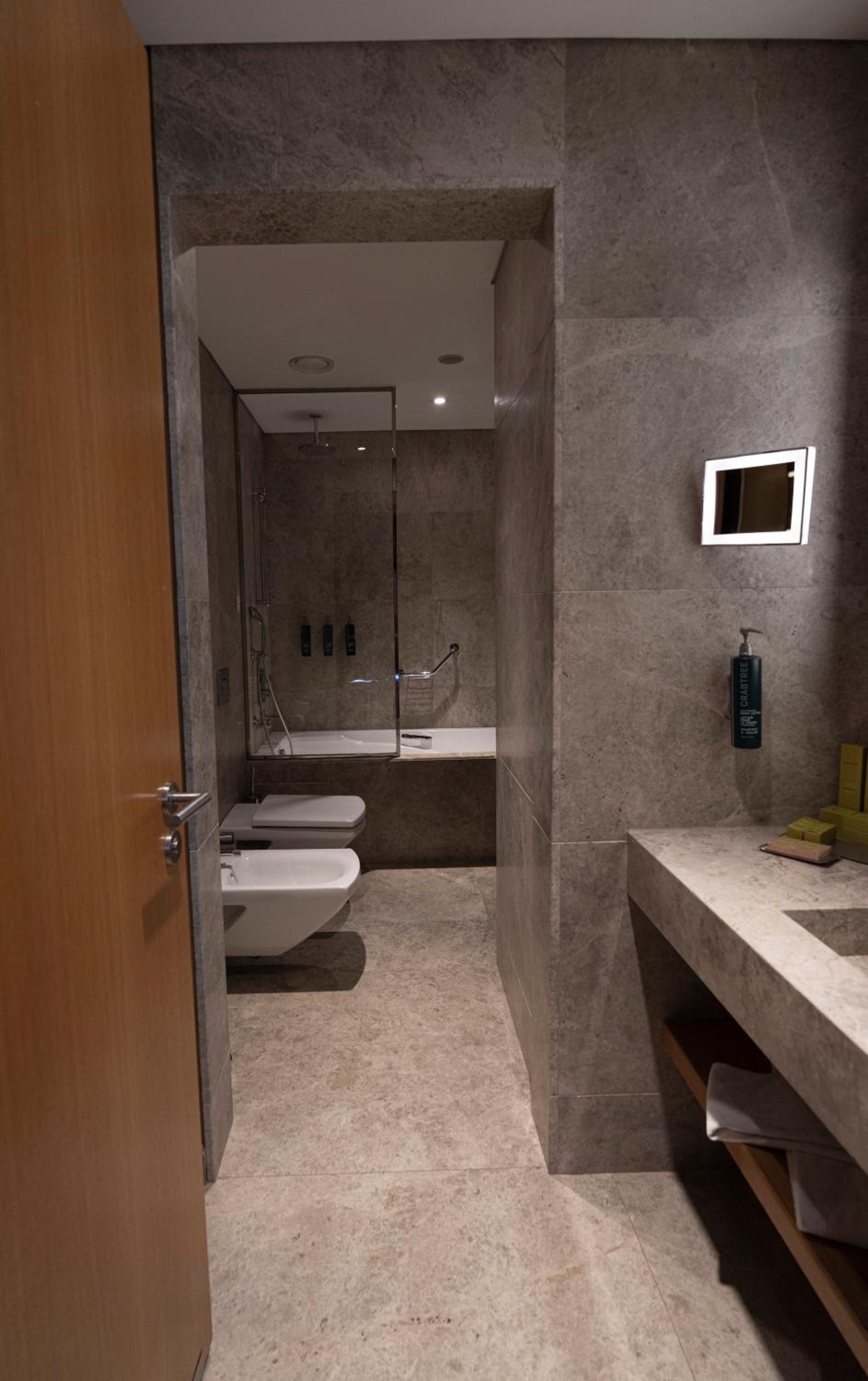 Premium King Room with Lake View photo 2