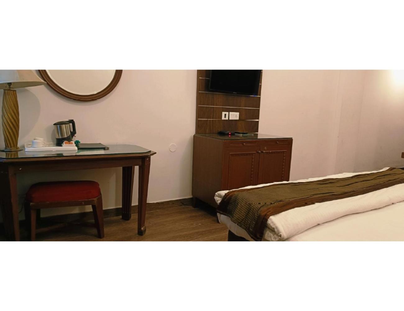 Deluxe Room - Photo 8