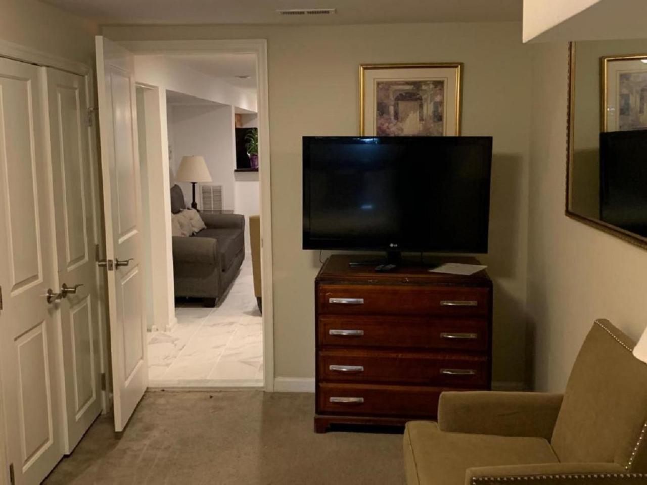 One-Bedroom Apartment photo 3