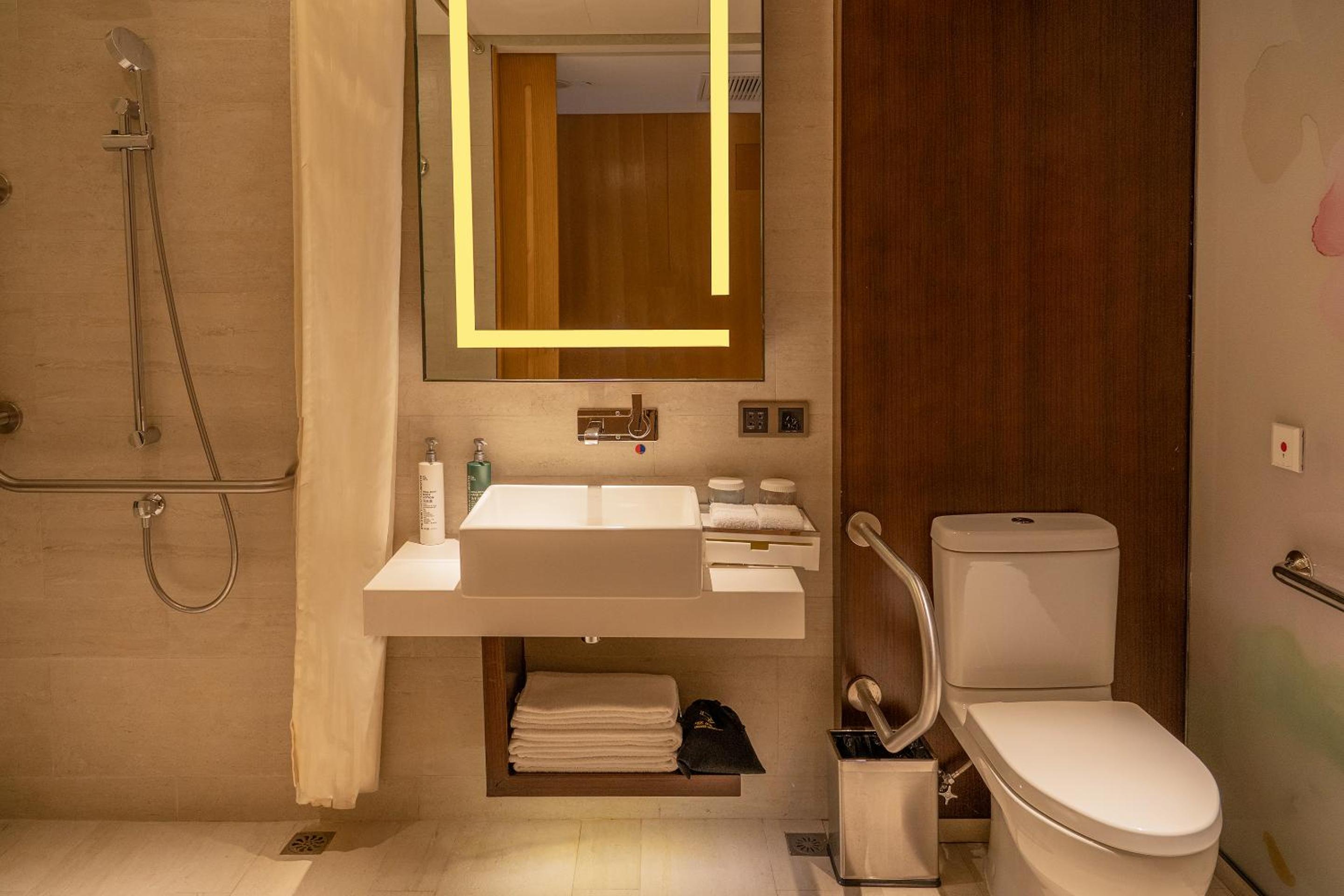 King Room - Mobility Accessible