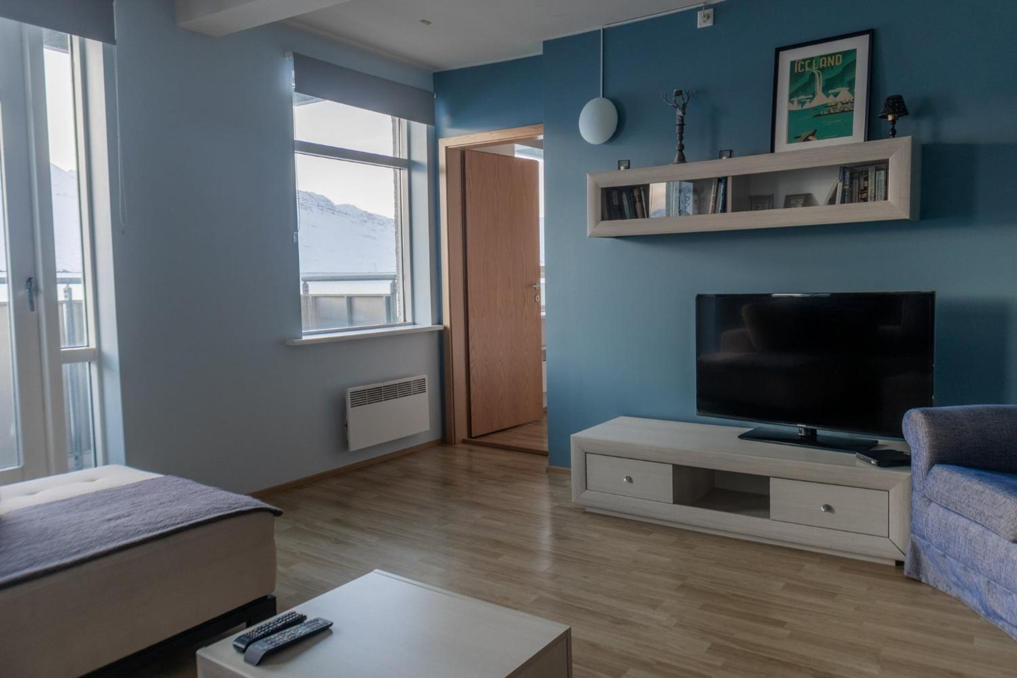 Superior One-Bedroom Apartment with Balcony and Sea VIew photo 2