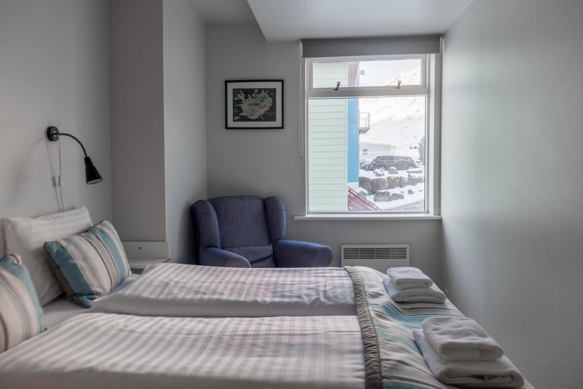 Two-Bedroom Apartment with Balcony and Sea View photo 2