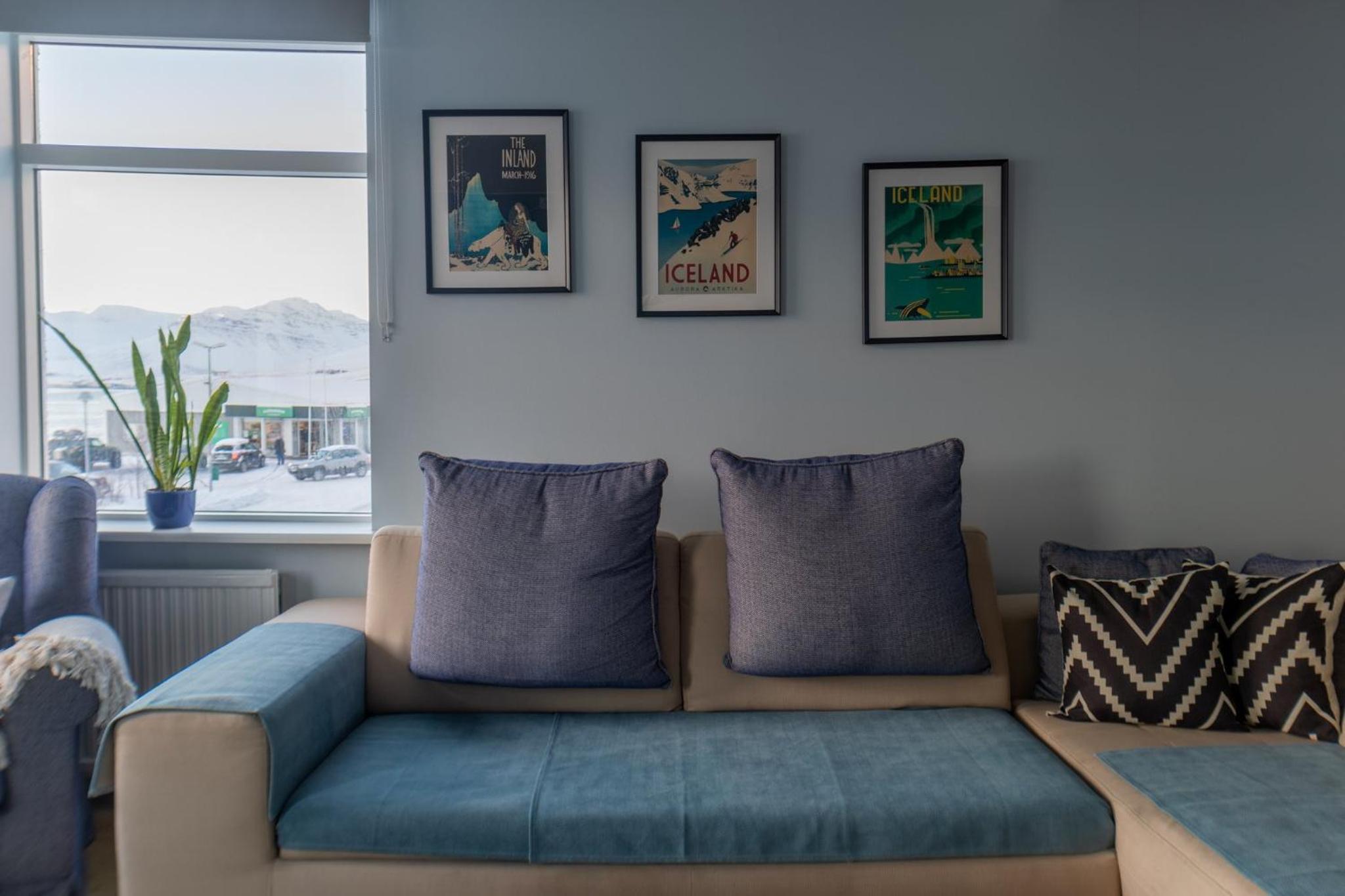 Two-Bedroom Apartment with Balcony and Sea View photo 3