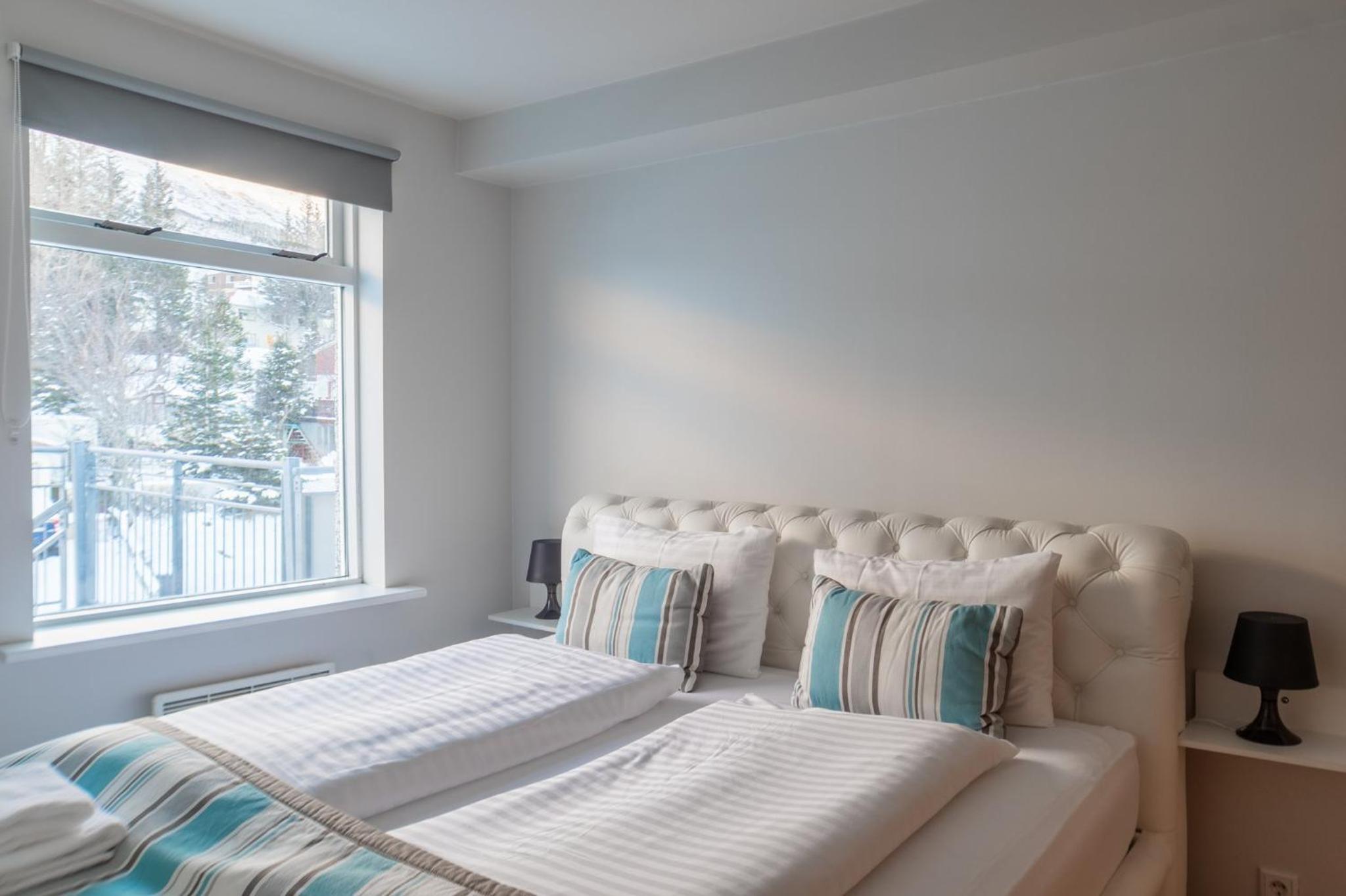 One-Bedroom Apartment with Balcony and Sea View photo 3
