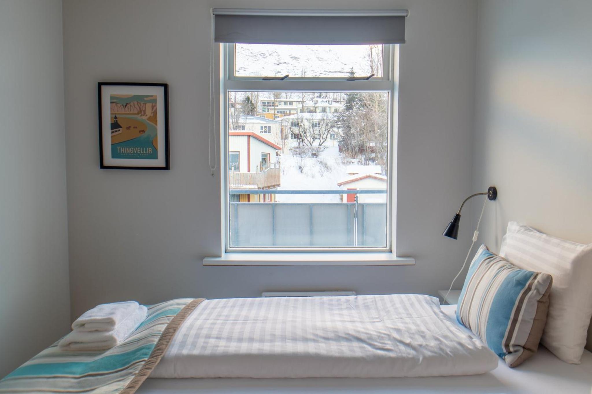 One-Bedroom Apartment with Balcony and Sea View photo 2