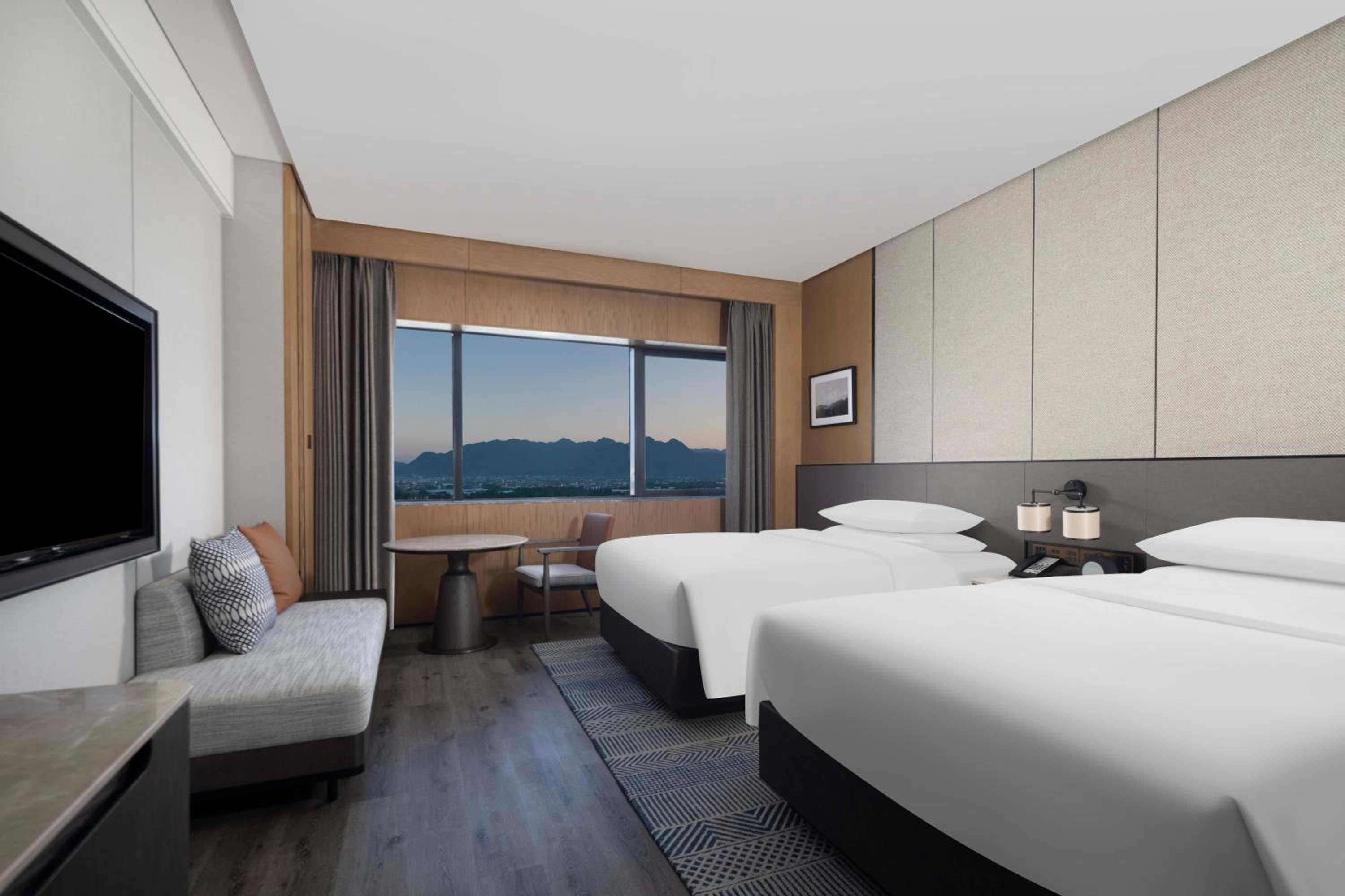 Double Room with Two Double Beds and Mountain View - Club Level