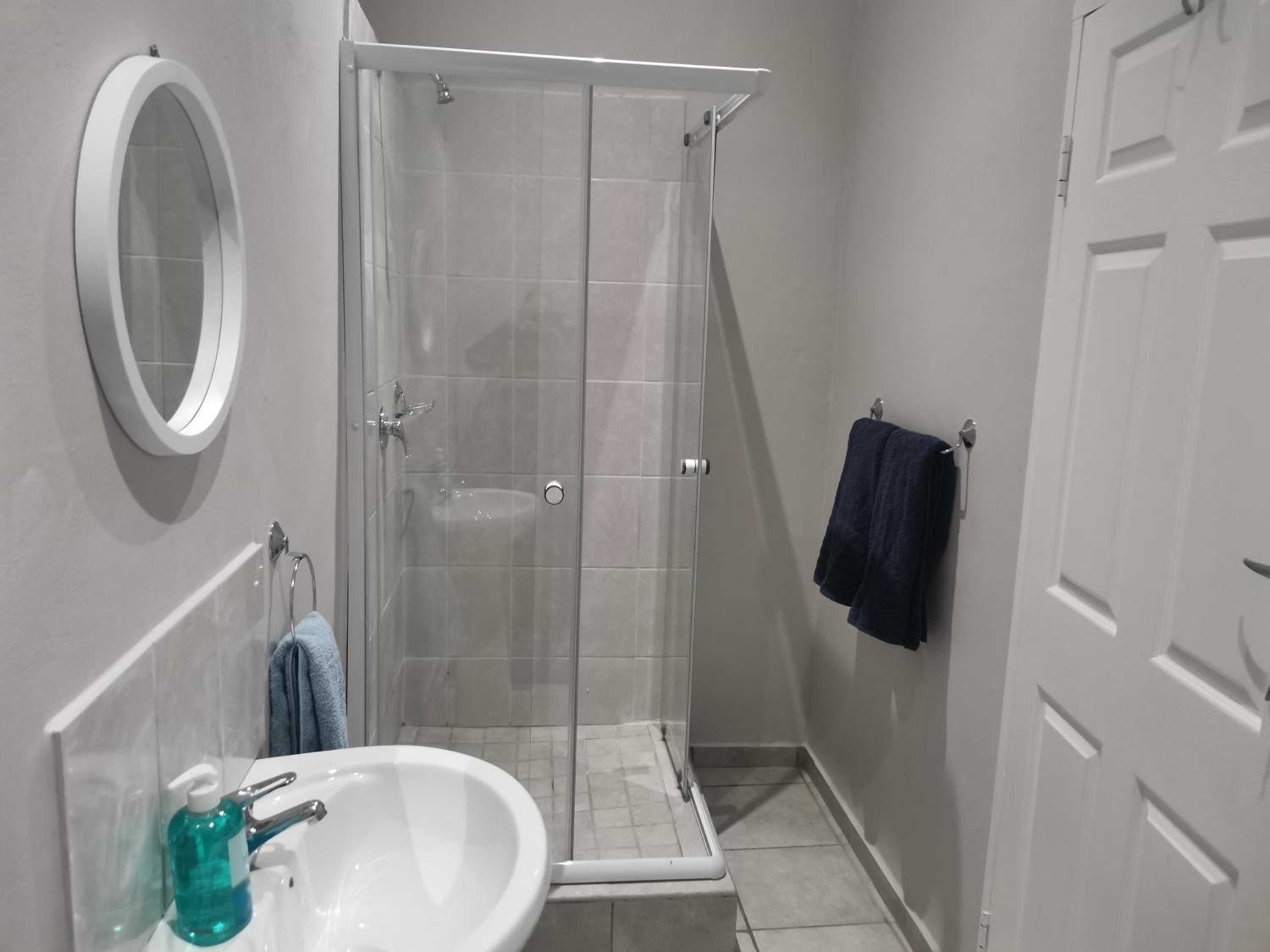 Twin Room with Shower photo 2