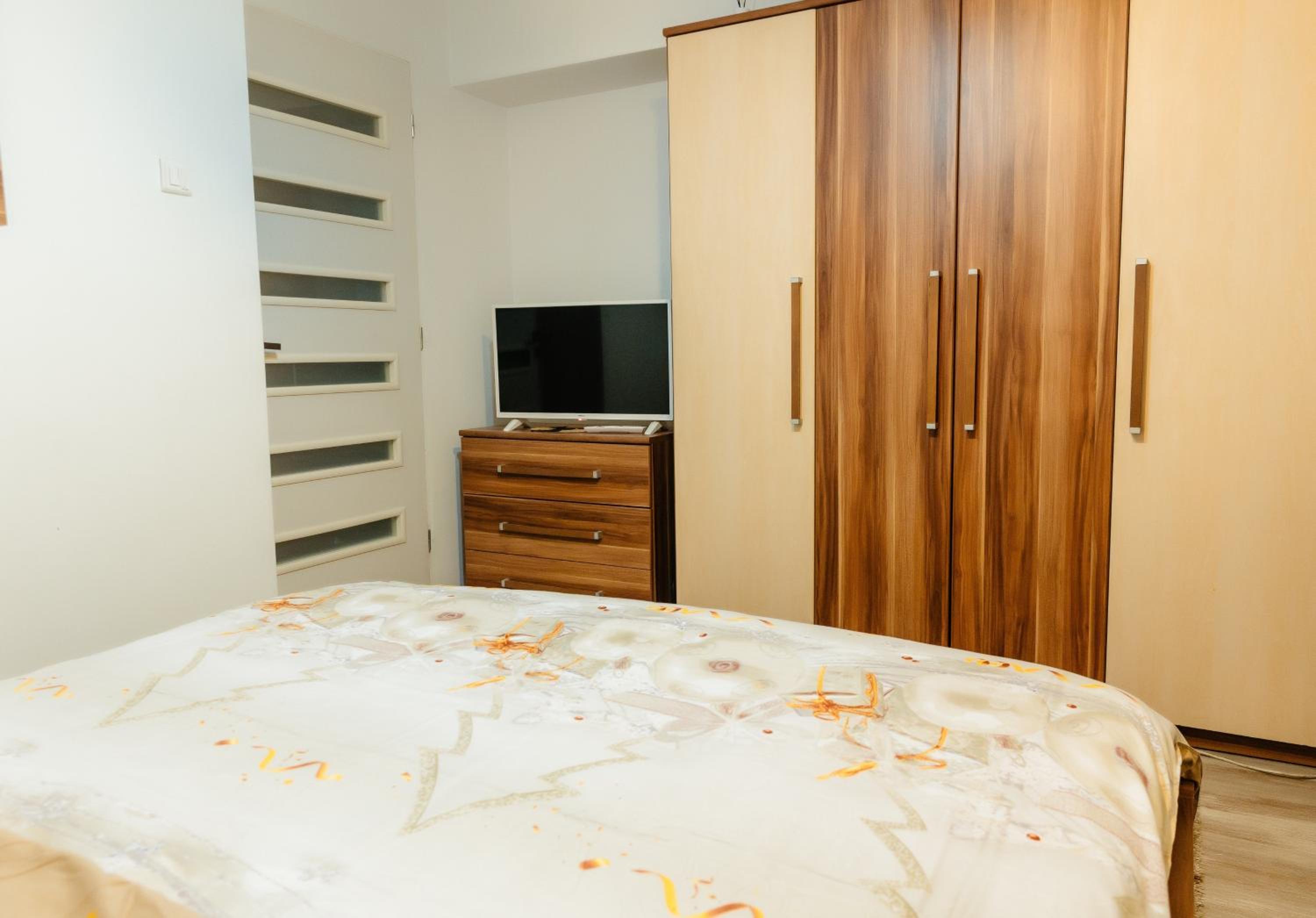 Apartment with Shower - Photo 50