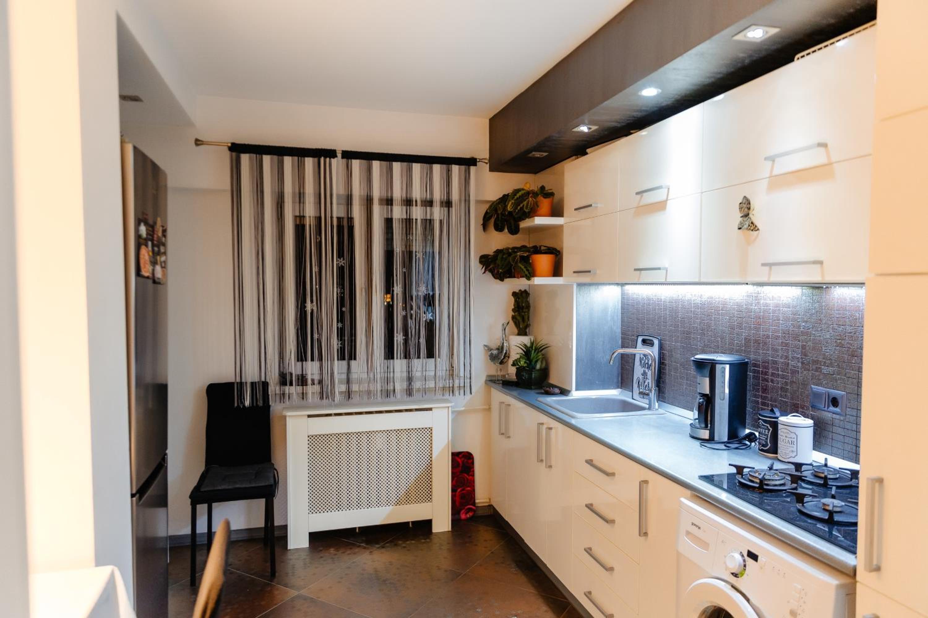 Apartment with Shower - Photo 13