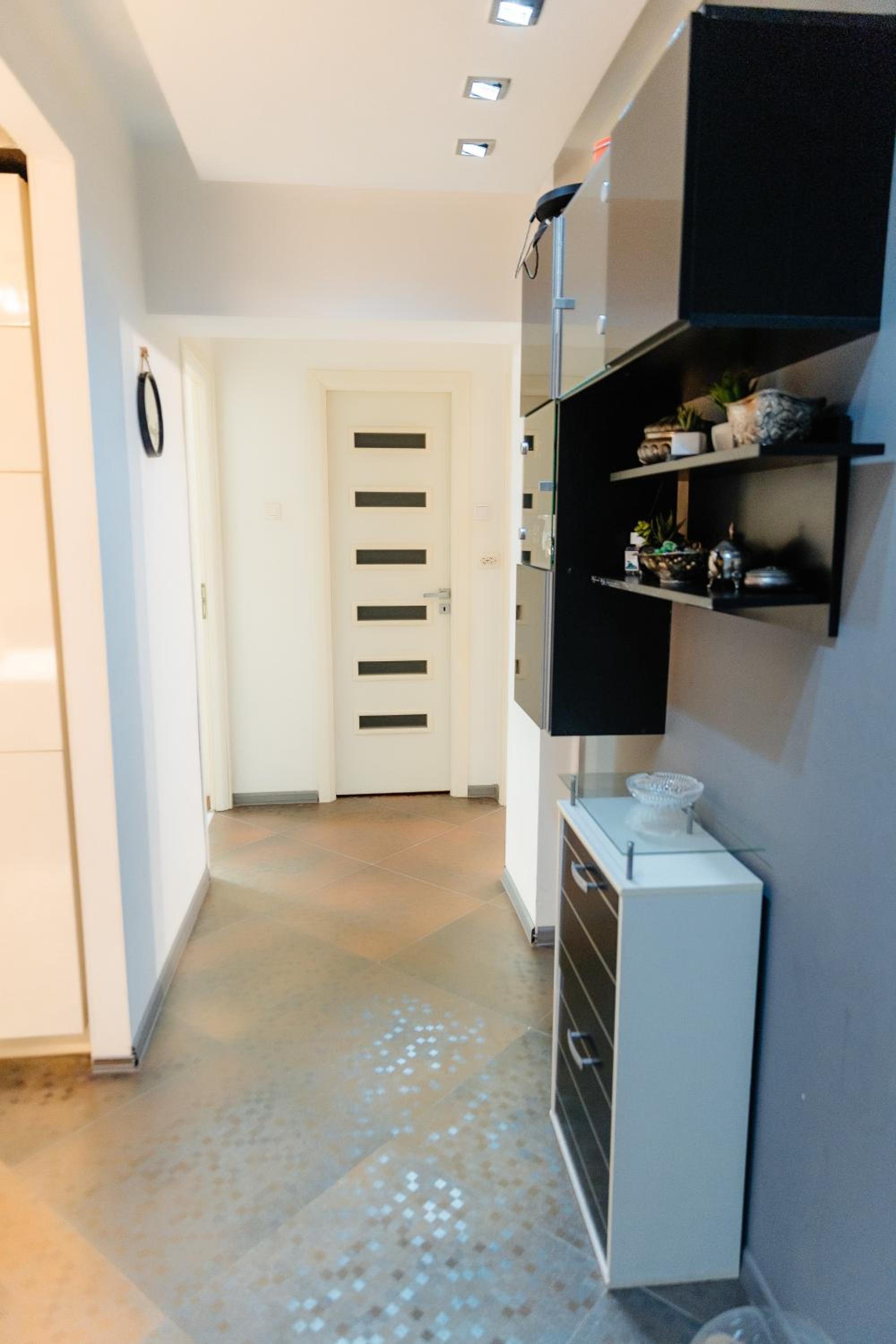 Apartment with Shower - Photo 16