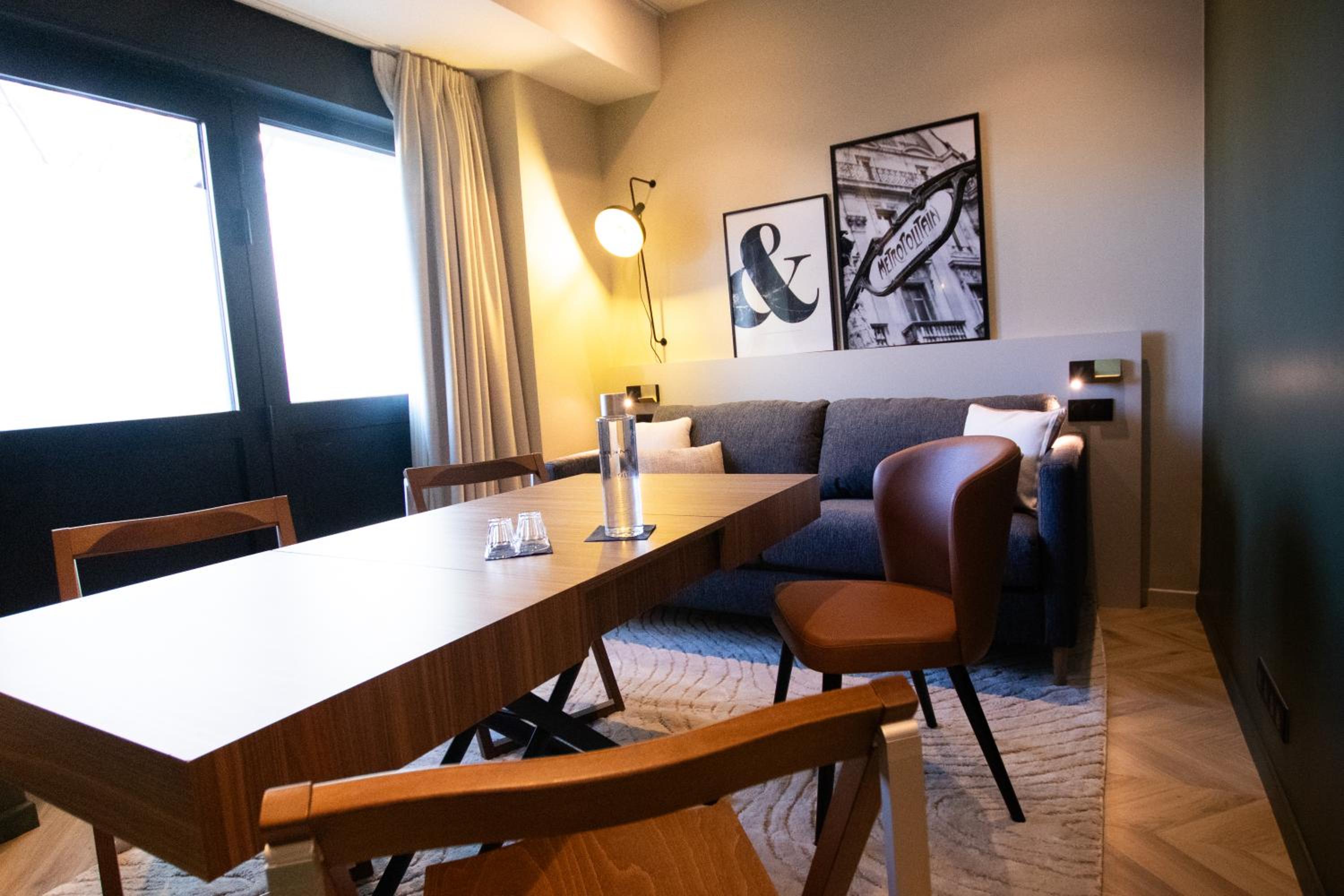 Superior Apartment with One Double Bed and Sofa thumbnail 6