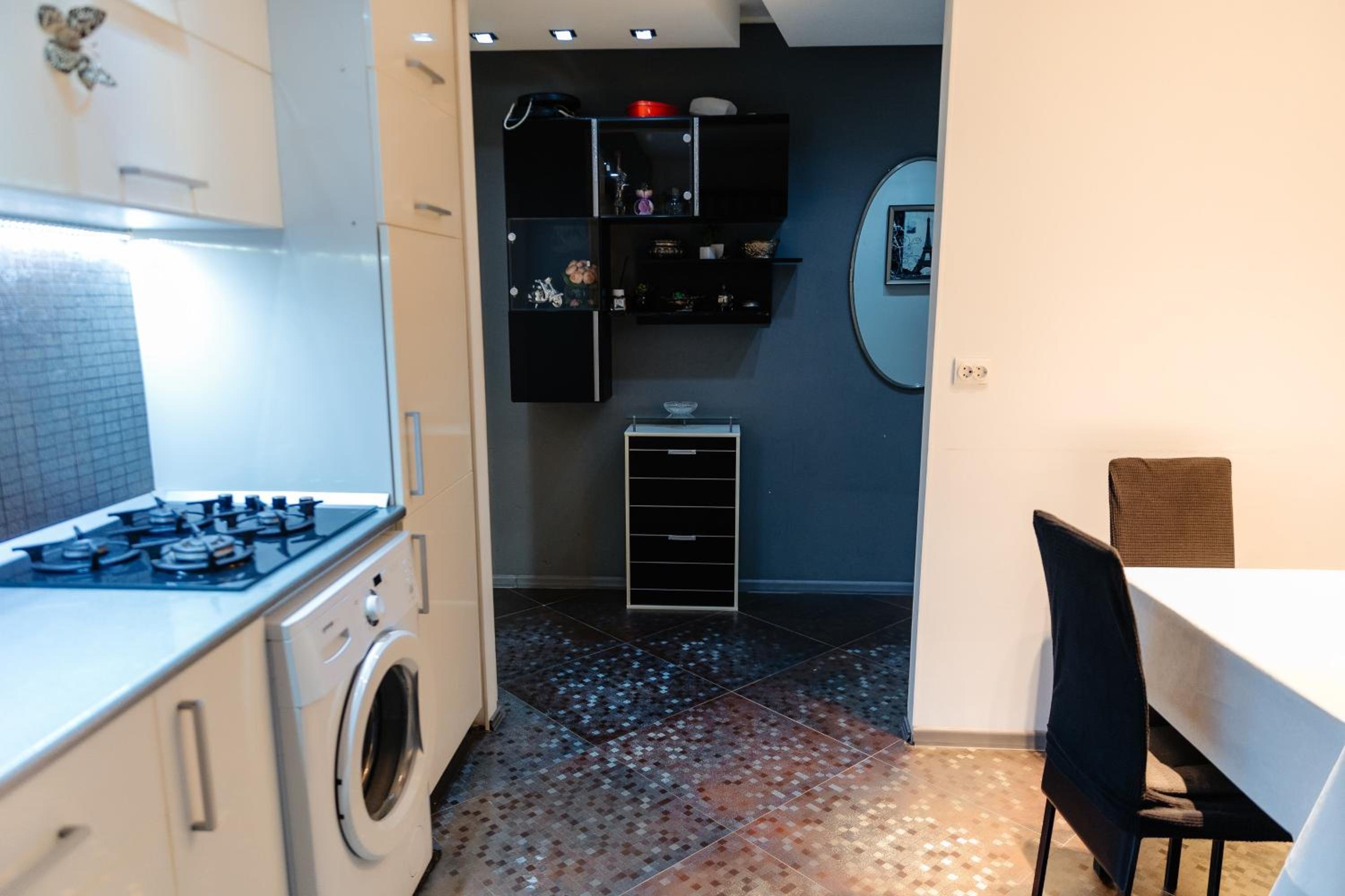 Apartment with Shower - Photo 19
