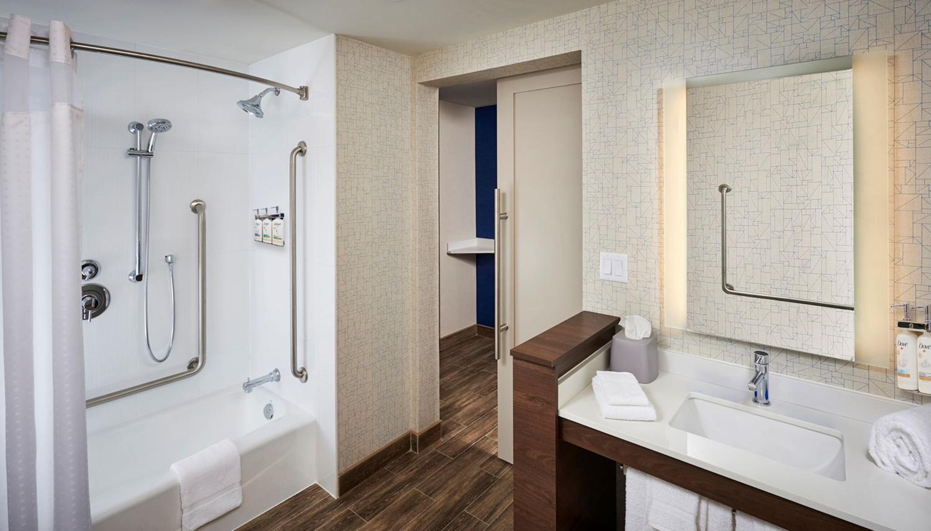 Standard King Room with Mobility Accessible Tub