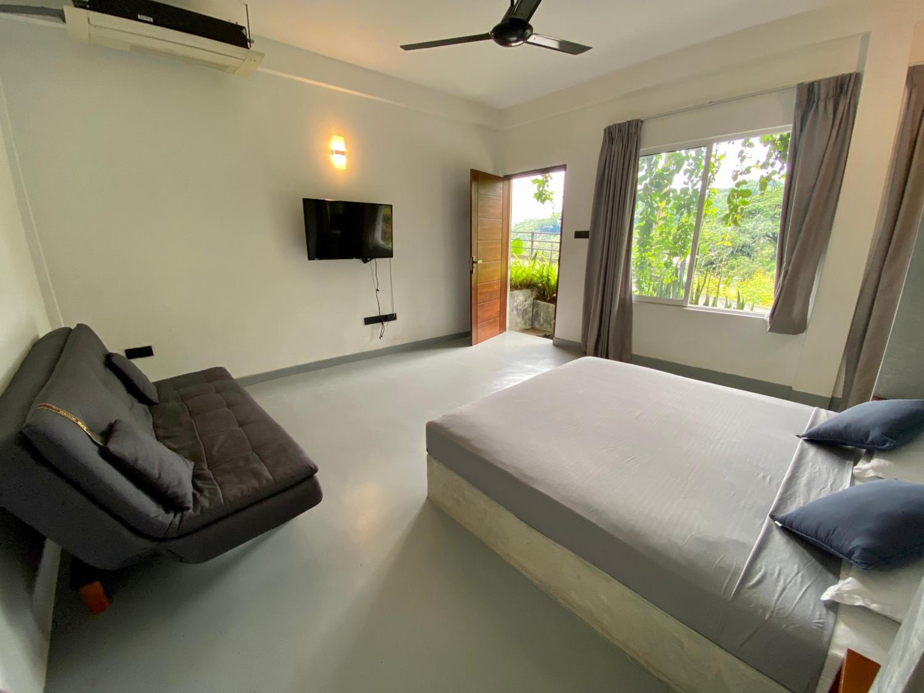 Deluxe King Room photo 1