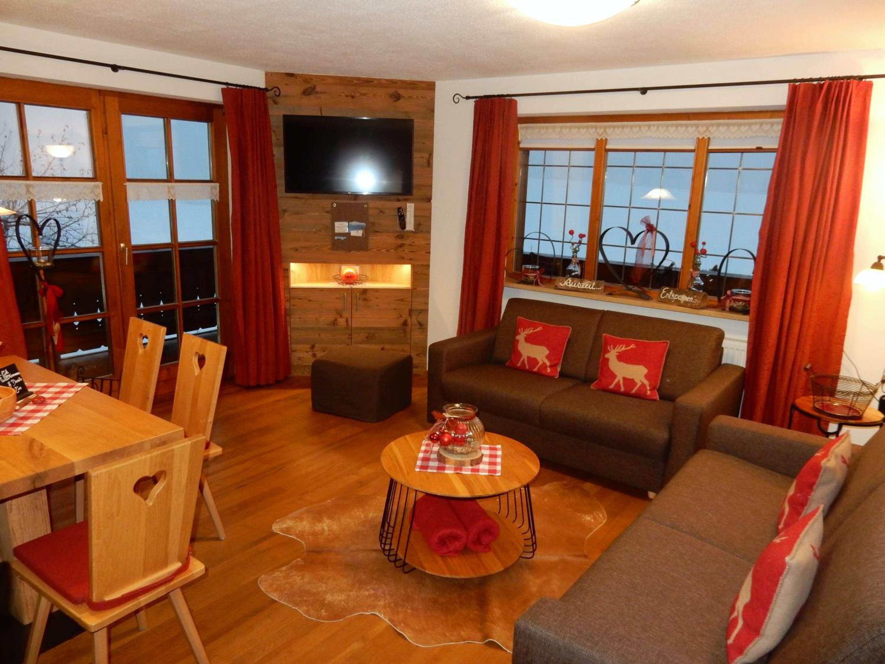Large Three-Room Apartment with Balcony photo 1