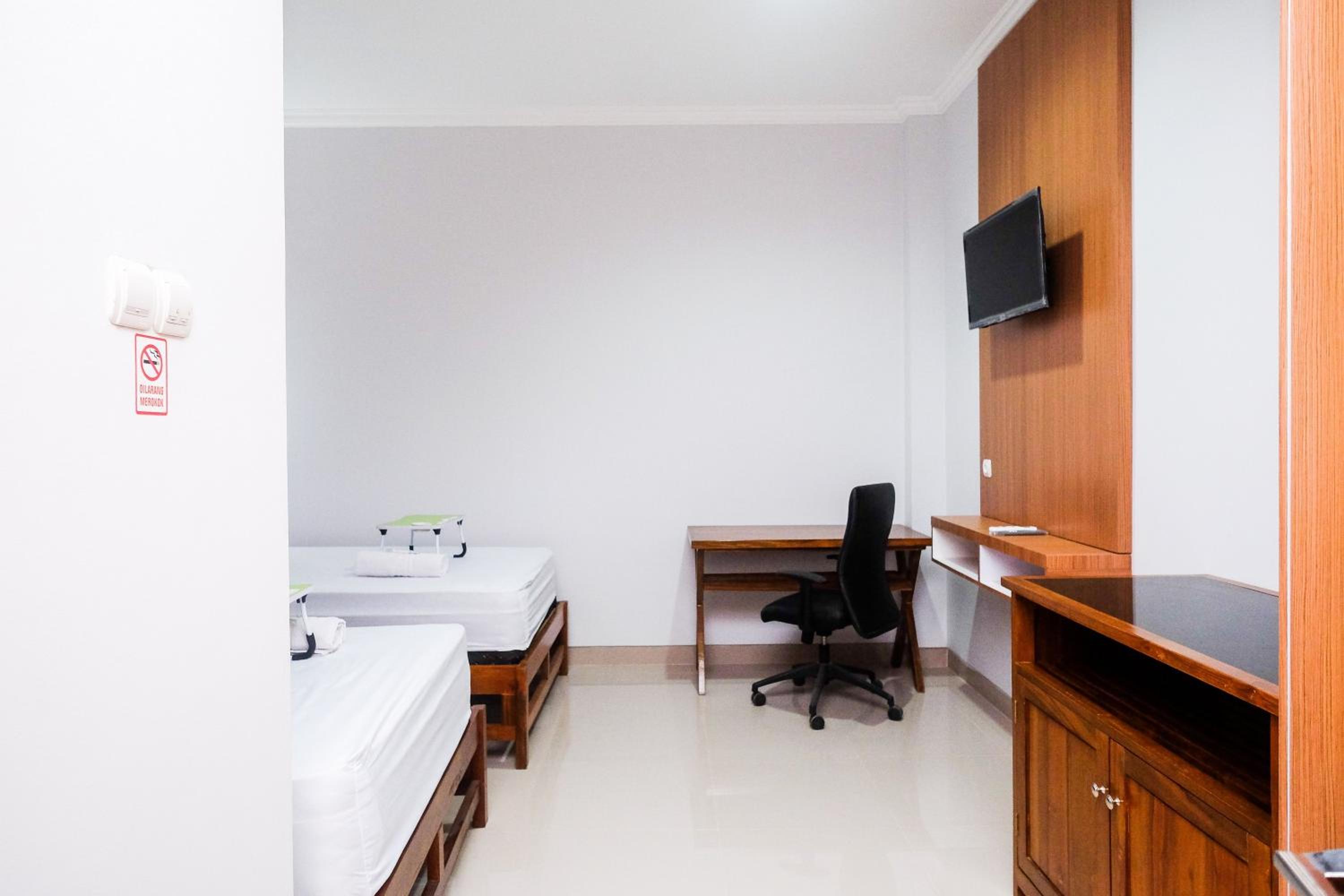 Deluxe Twin Room - Photo 11