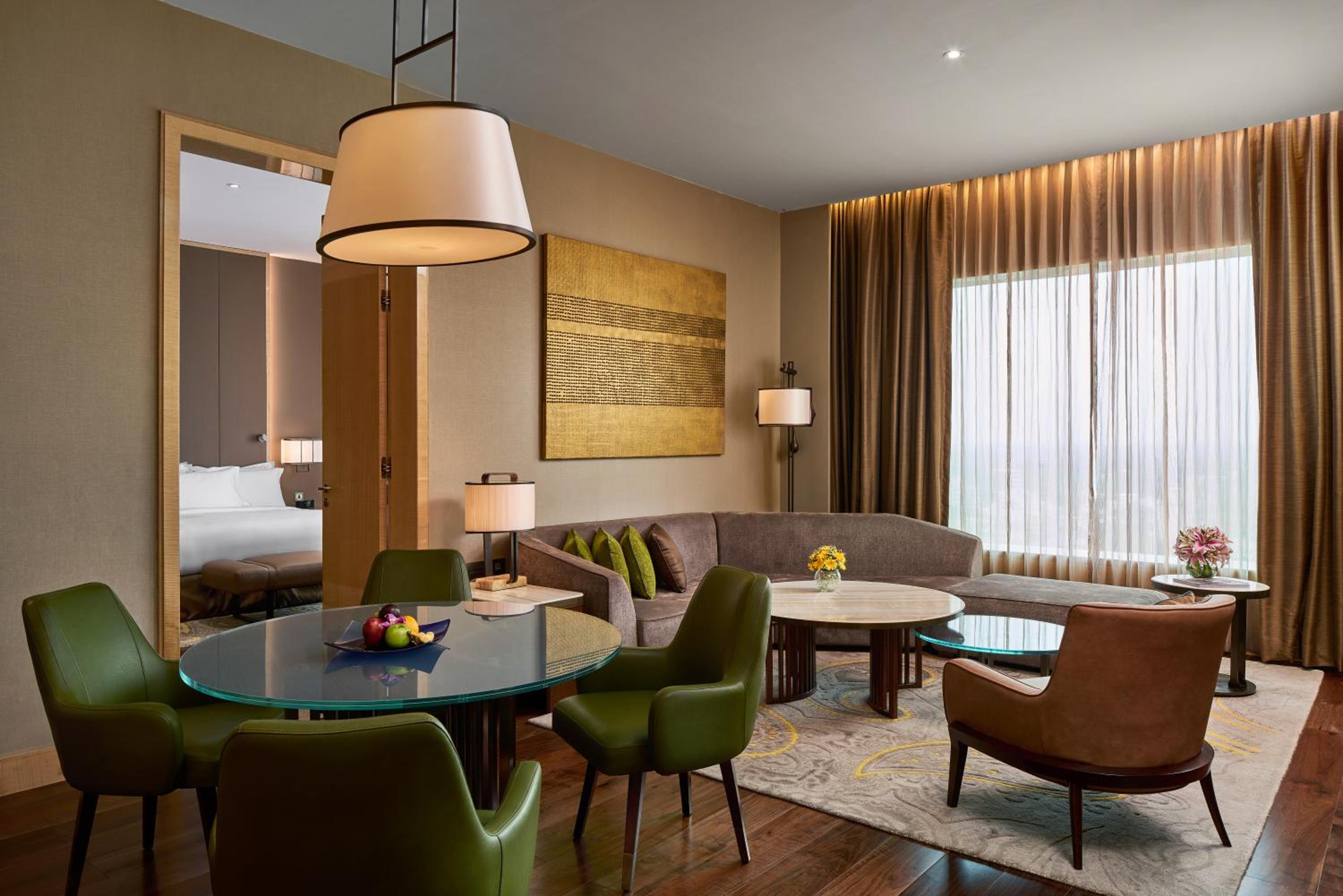 Deluxe Suite with Executive Lounge Access - Photo 4