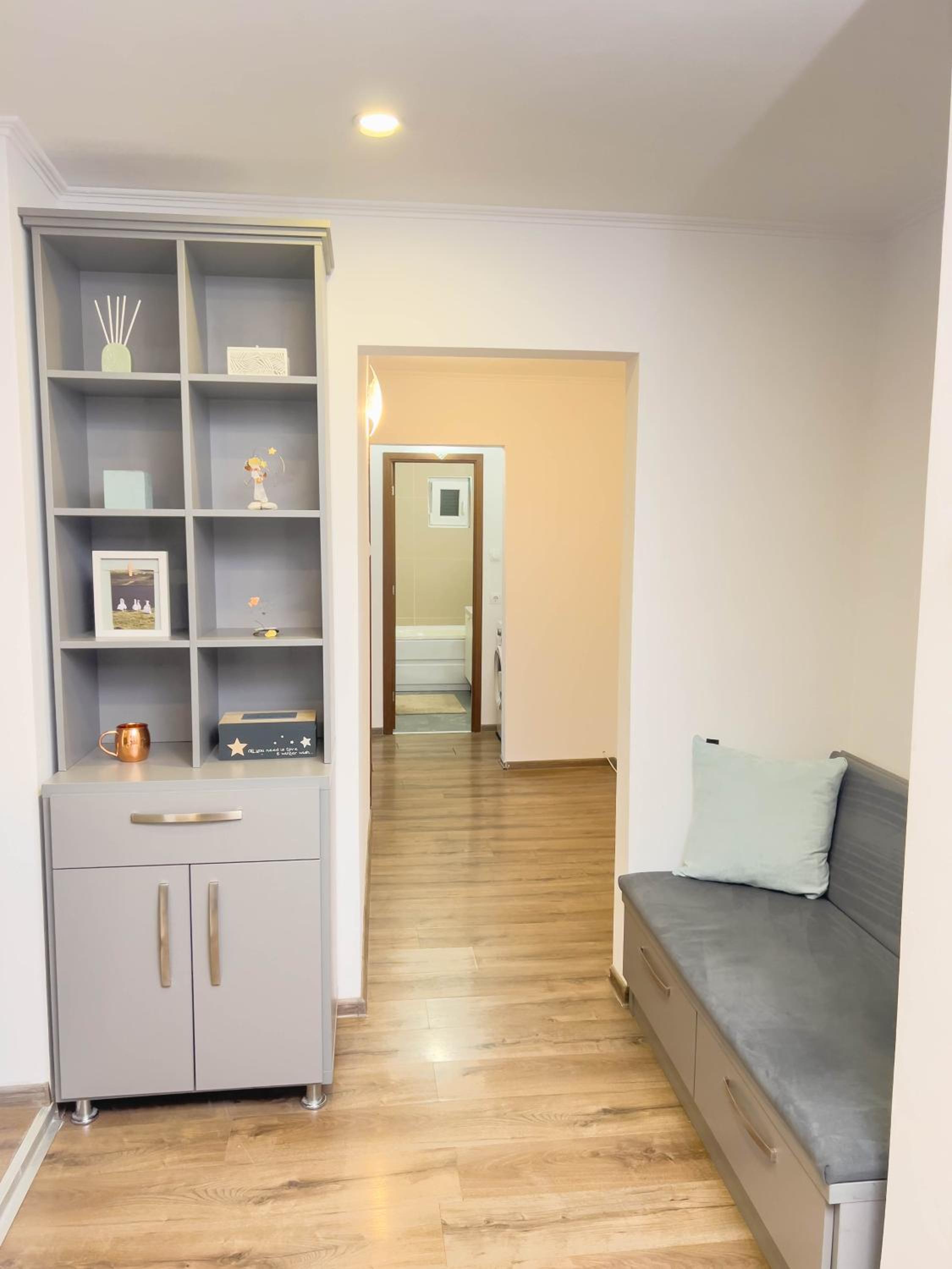 One-Bedroom Apartment photo 1
