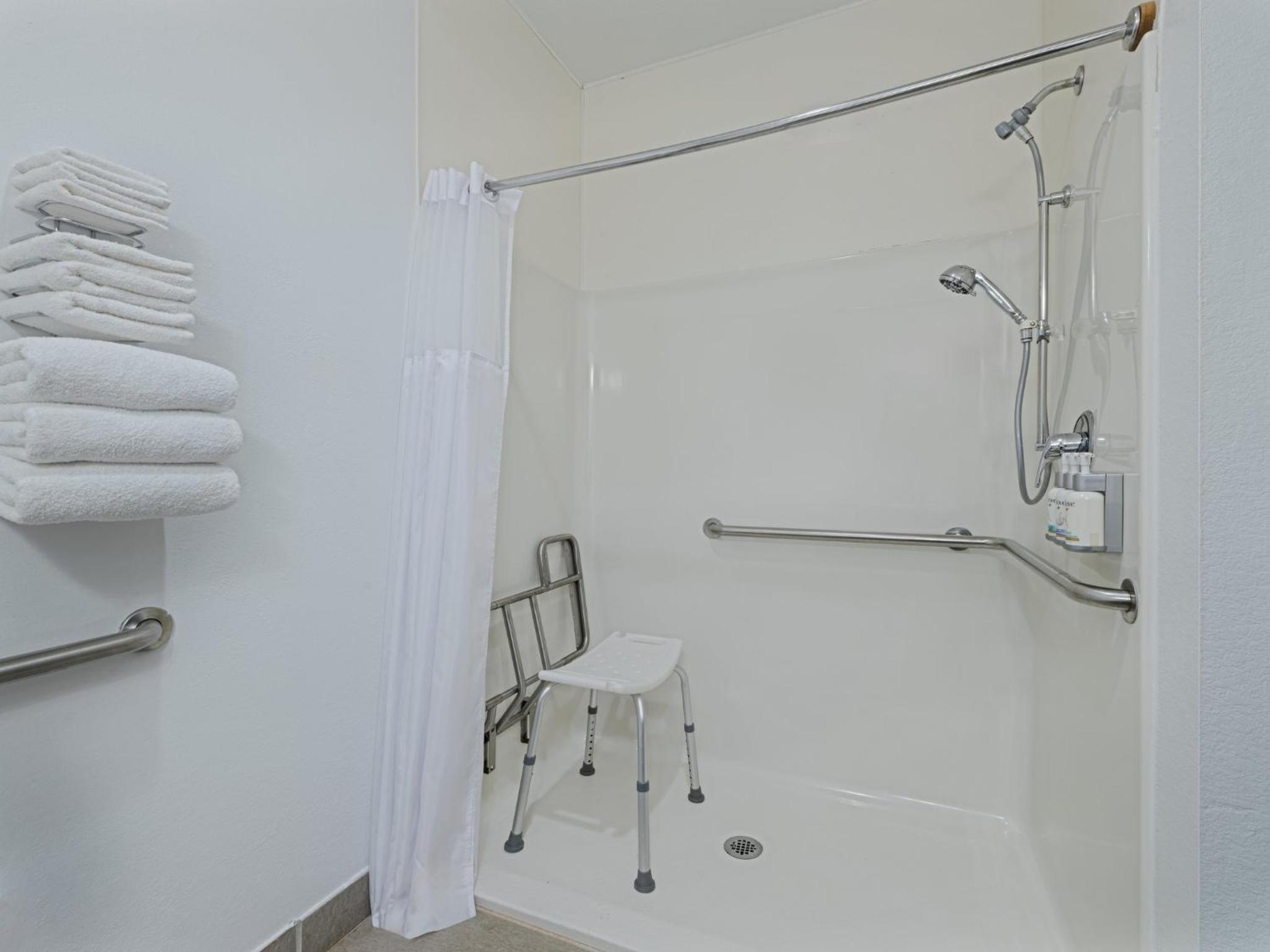 Standard Queen Room with Shower - Mobility/Communications Accessible