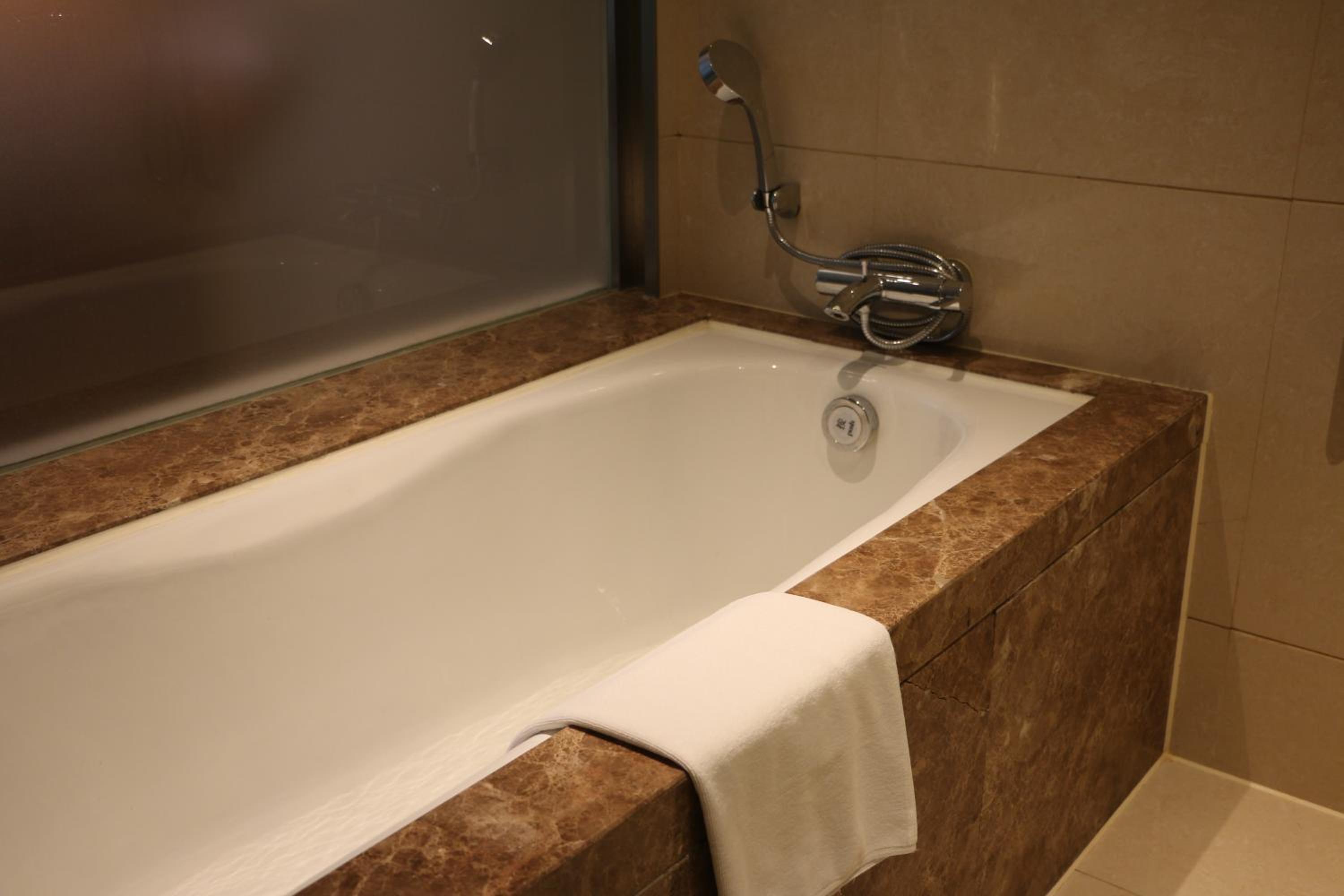 Executive Twin Room - Lounge Access photo 3